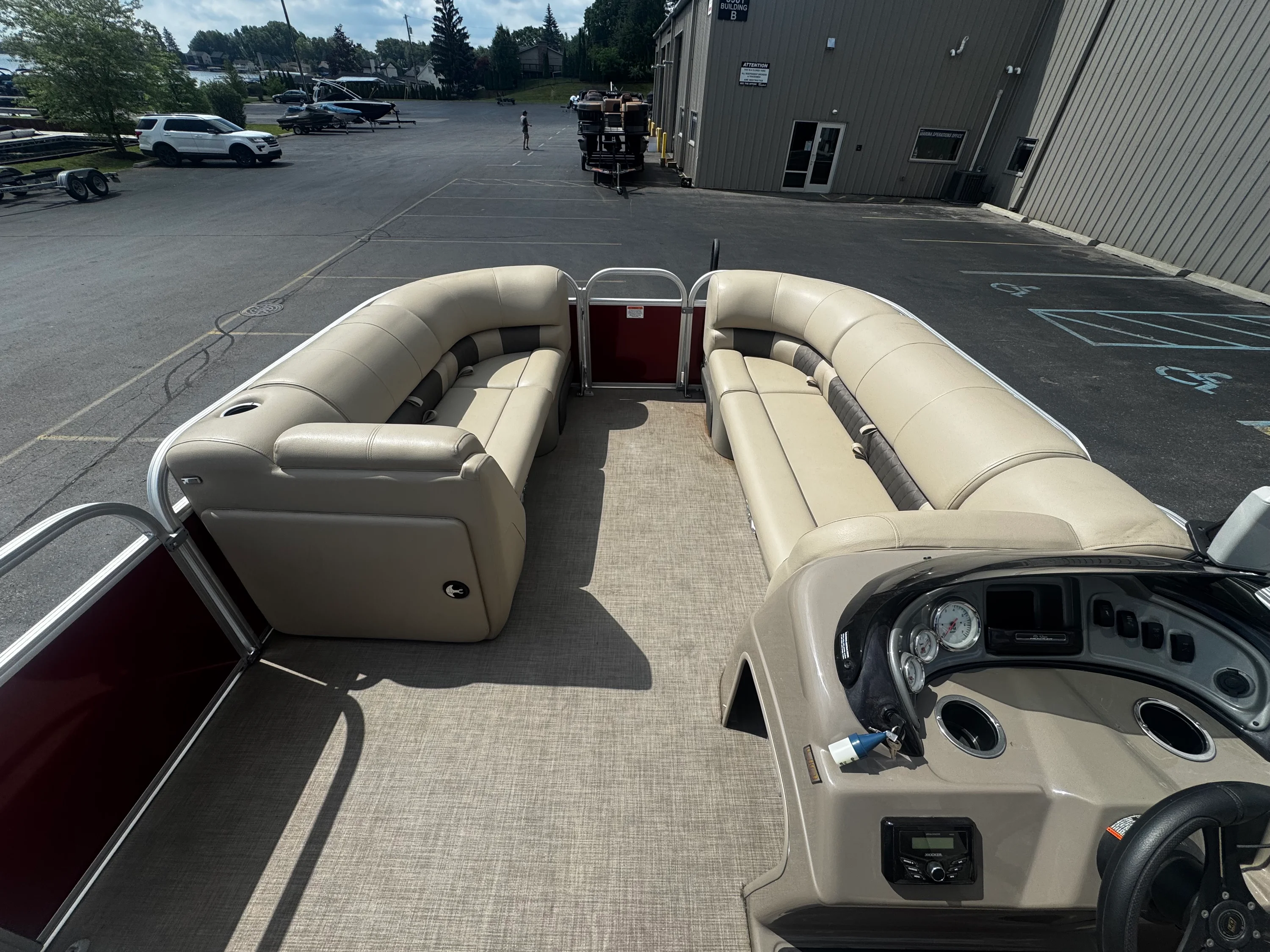 2023 Tracker PARTY BARGE 20 DLX Image Thumbnail #18