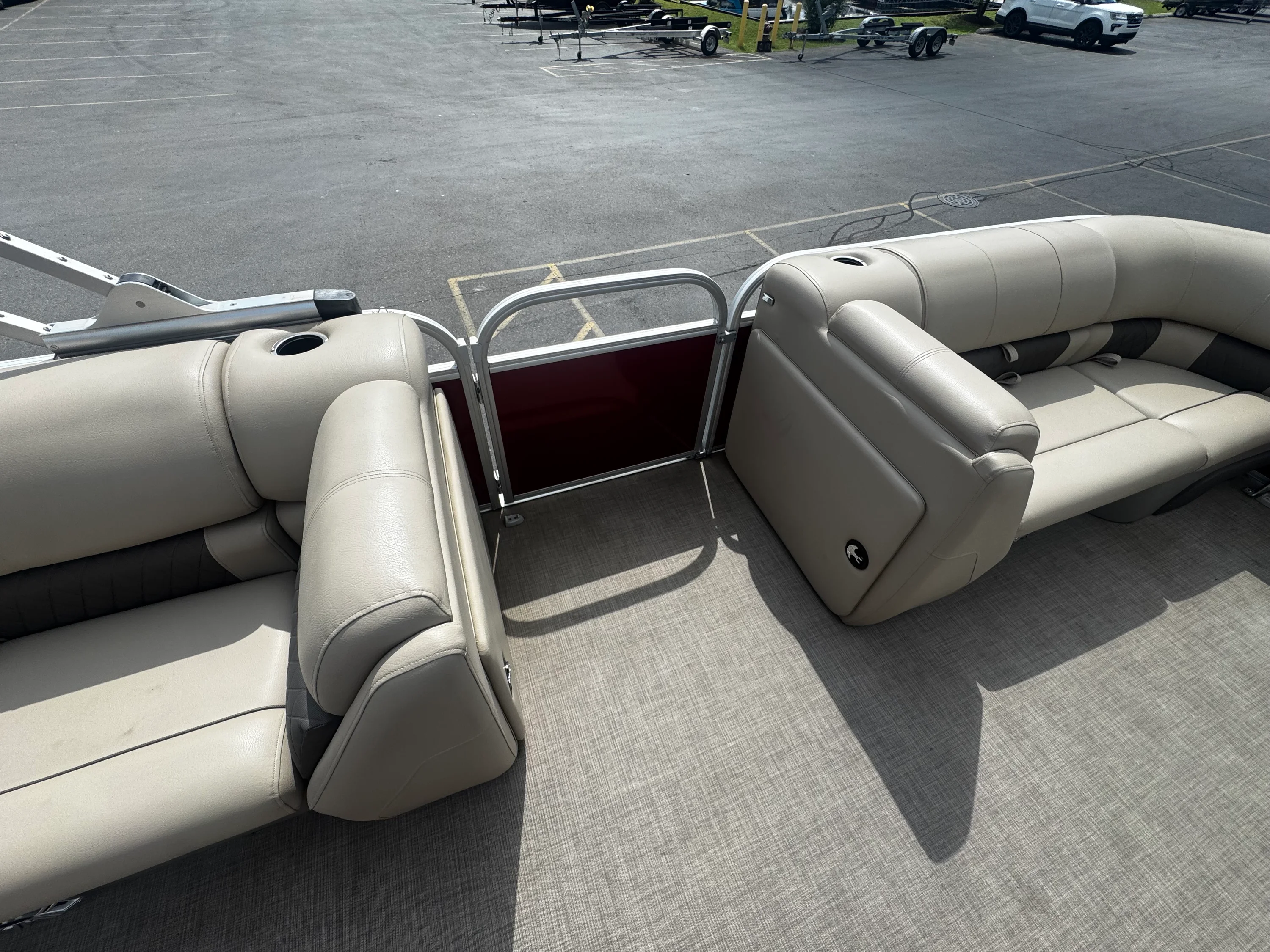 2023 Tracker PARTY BARGE 20 DLX Image Thumbnail #17