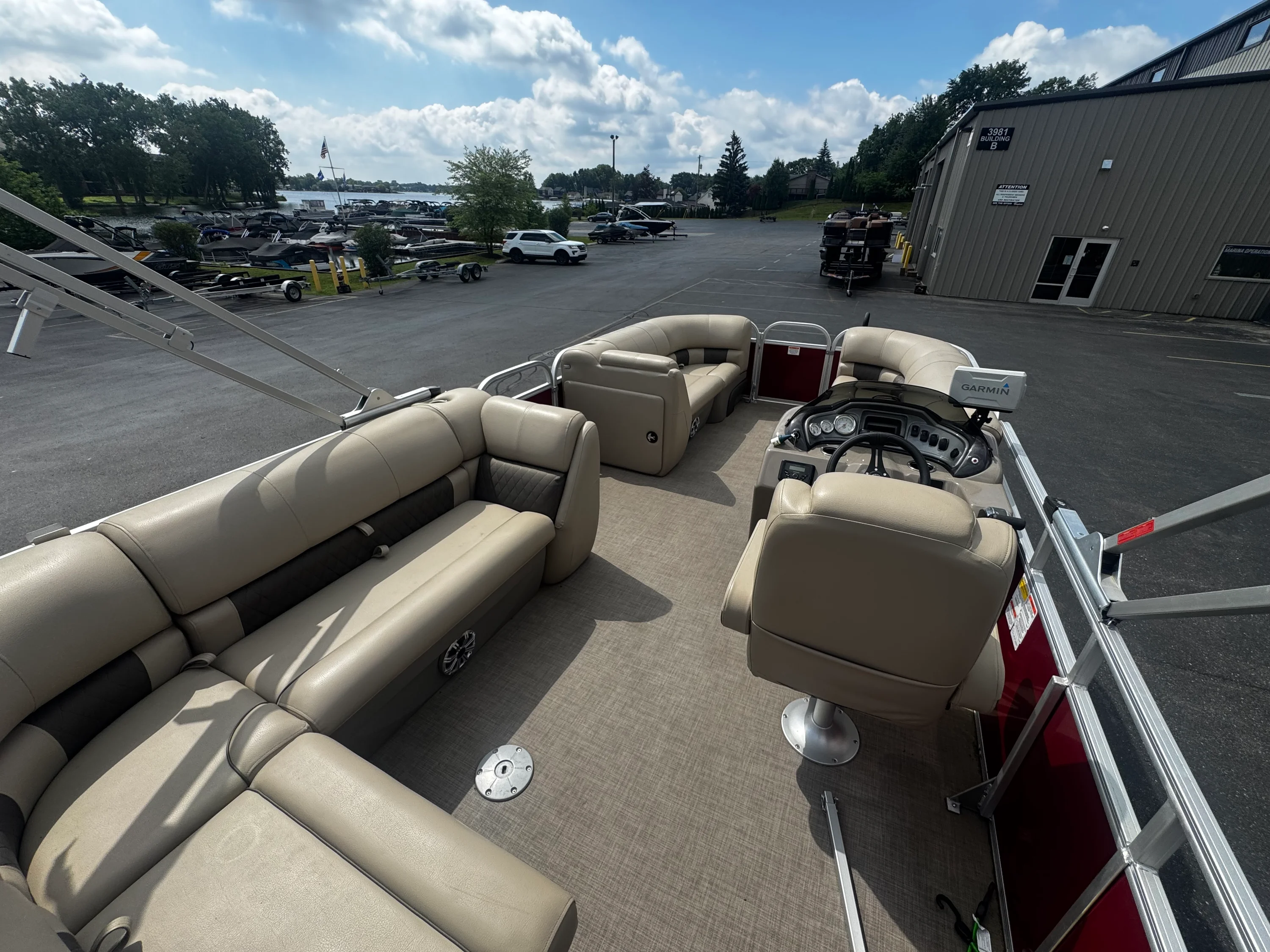 2023 Tracker PARTY BARGE 20 DLX Image Thumbnail #10