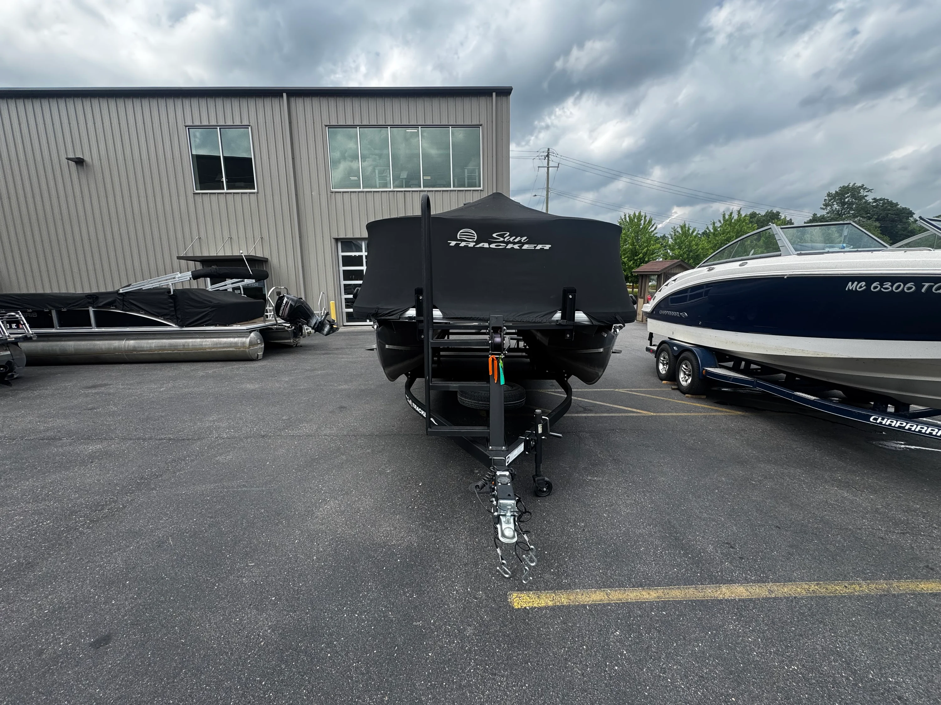 2023 Tracker PARTY BARGE 20 DLX Image Thumbnail #0