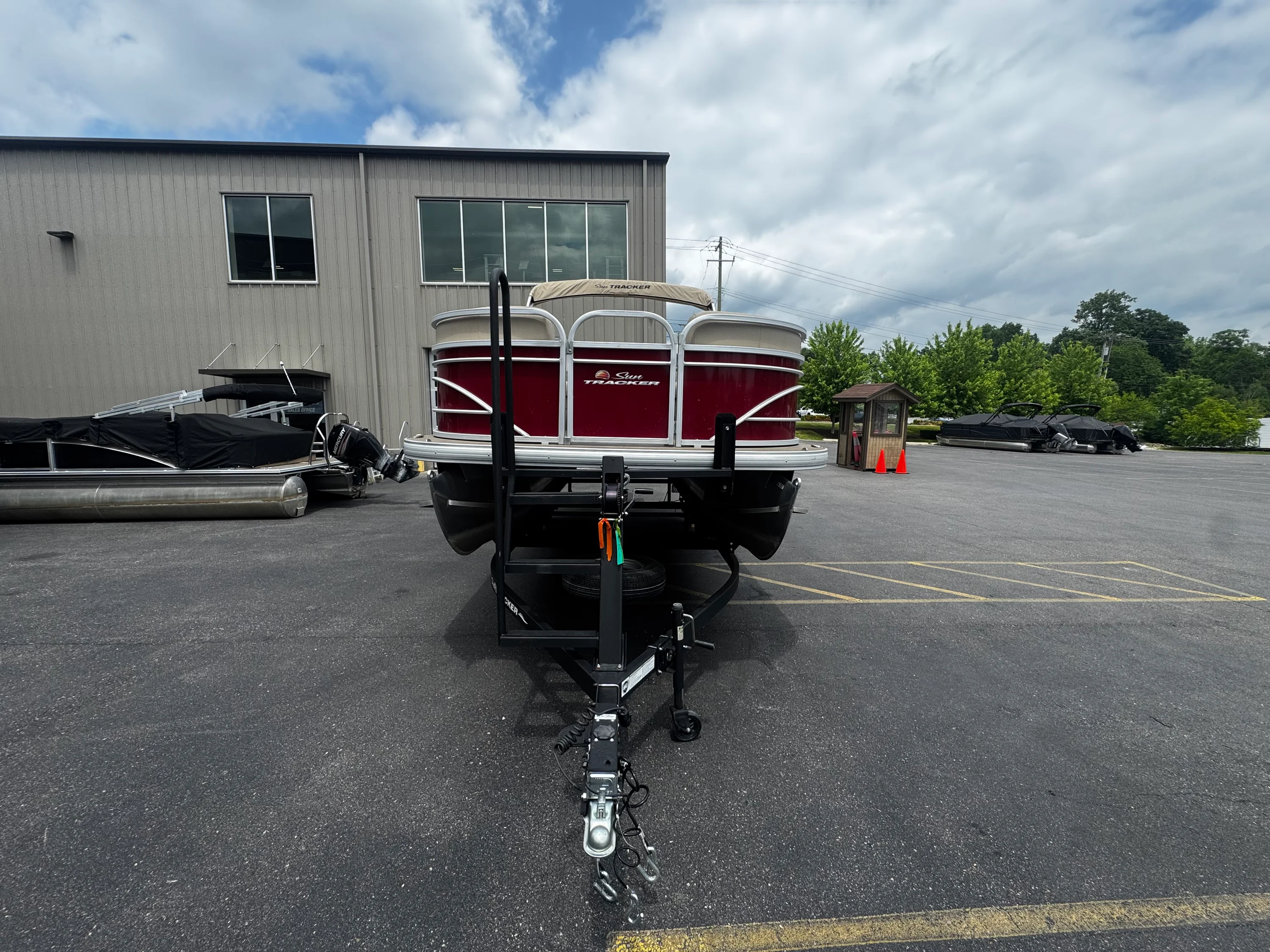 2023 Tracker PARTY BARGE 20 DLX Image Thumbnail #7