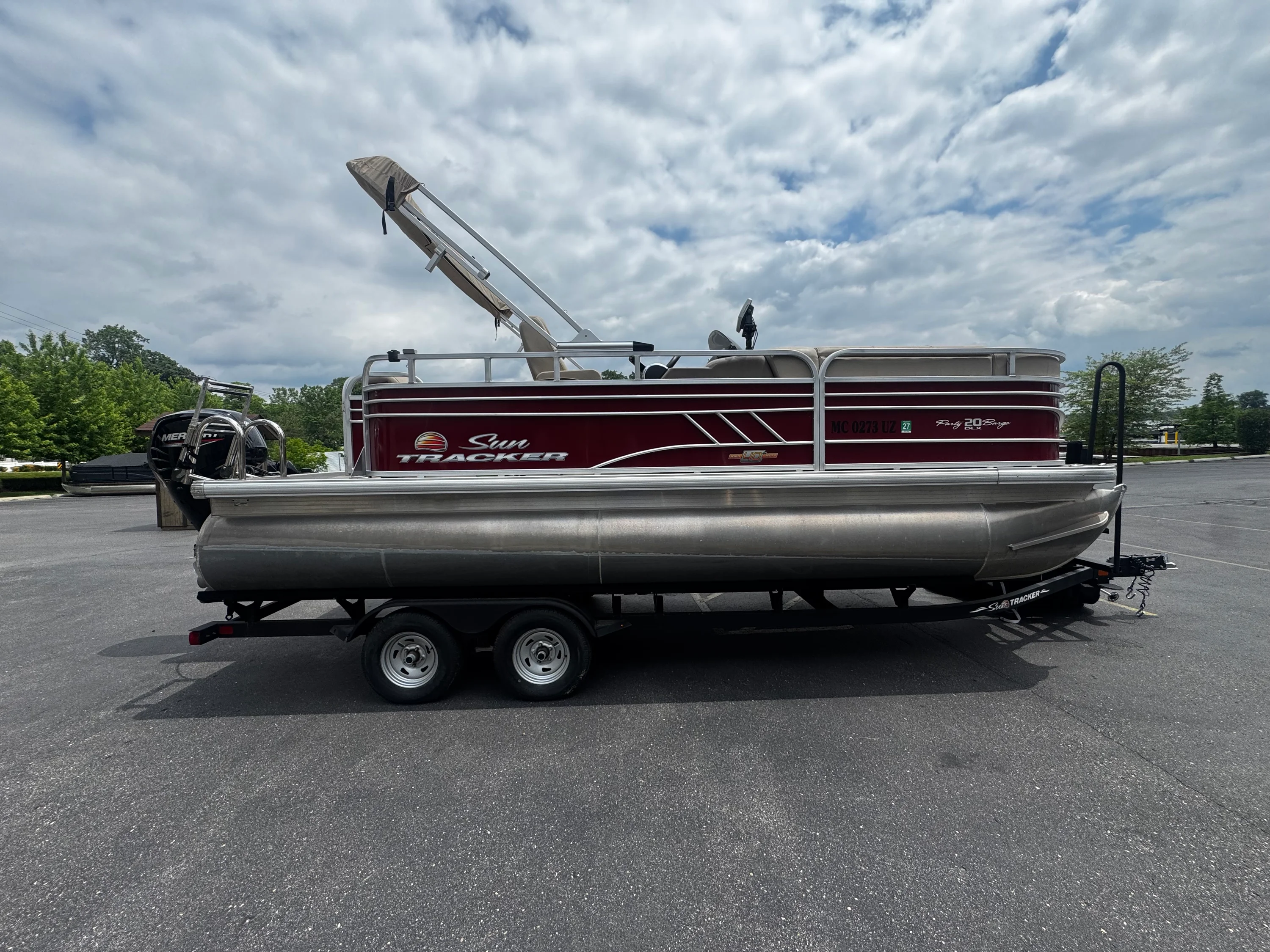 2023 Tracker PARTY BARGE 20 DLX Image Thumbnail #8
