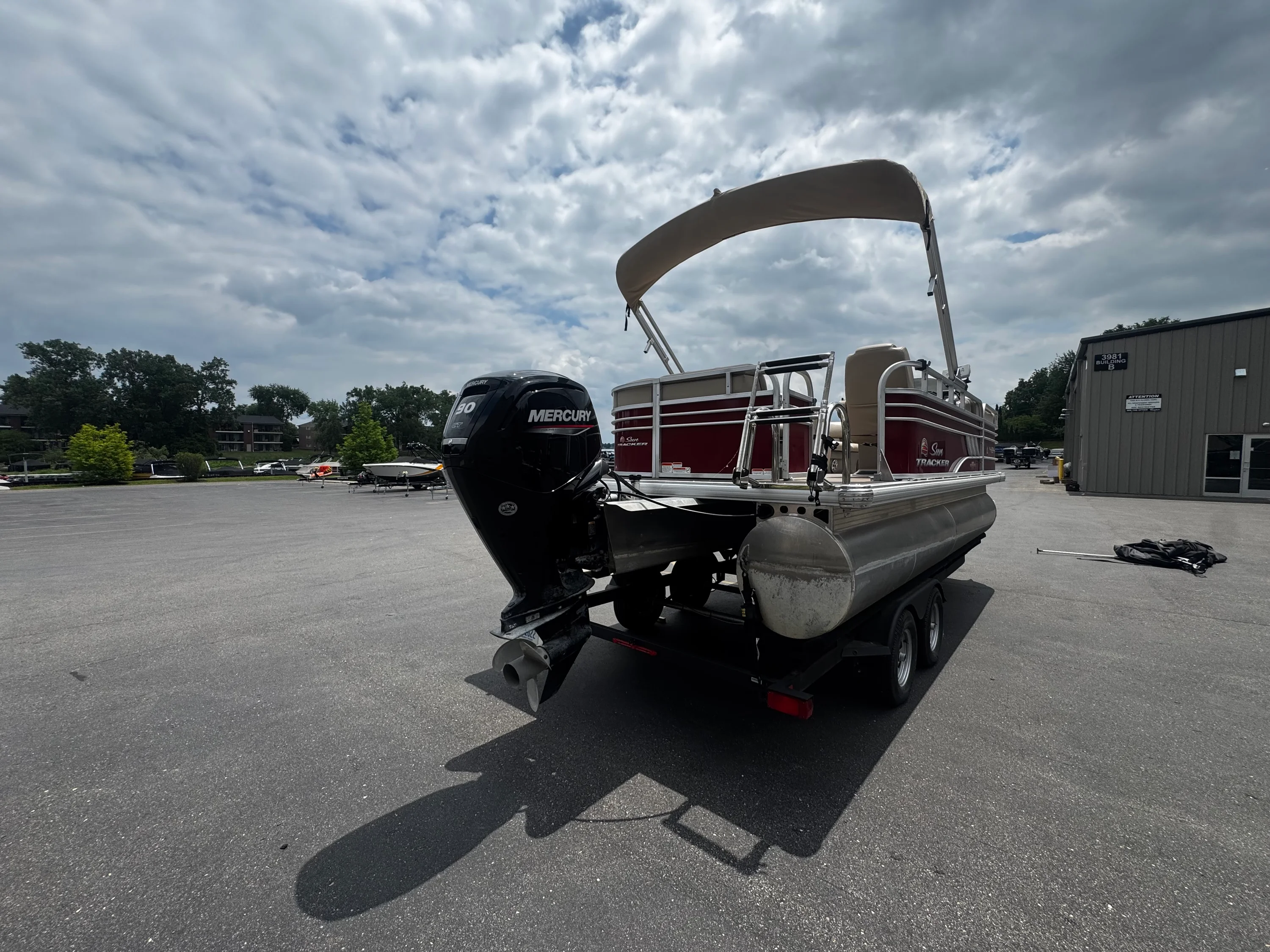 2023 Tracker PARTY BARGE 20 DLX Image Thumbnail #4