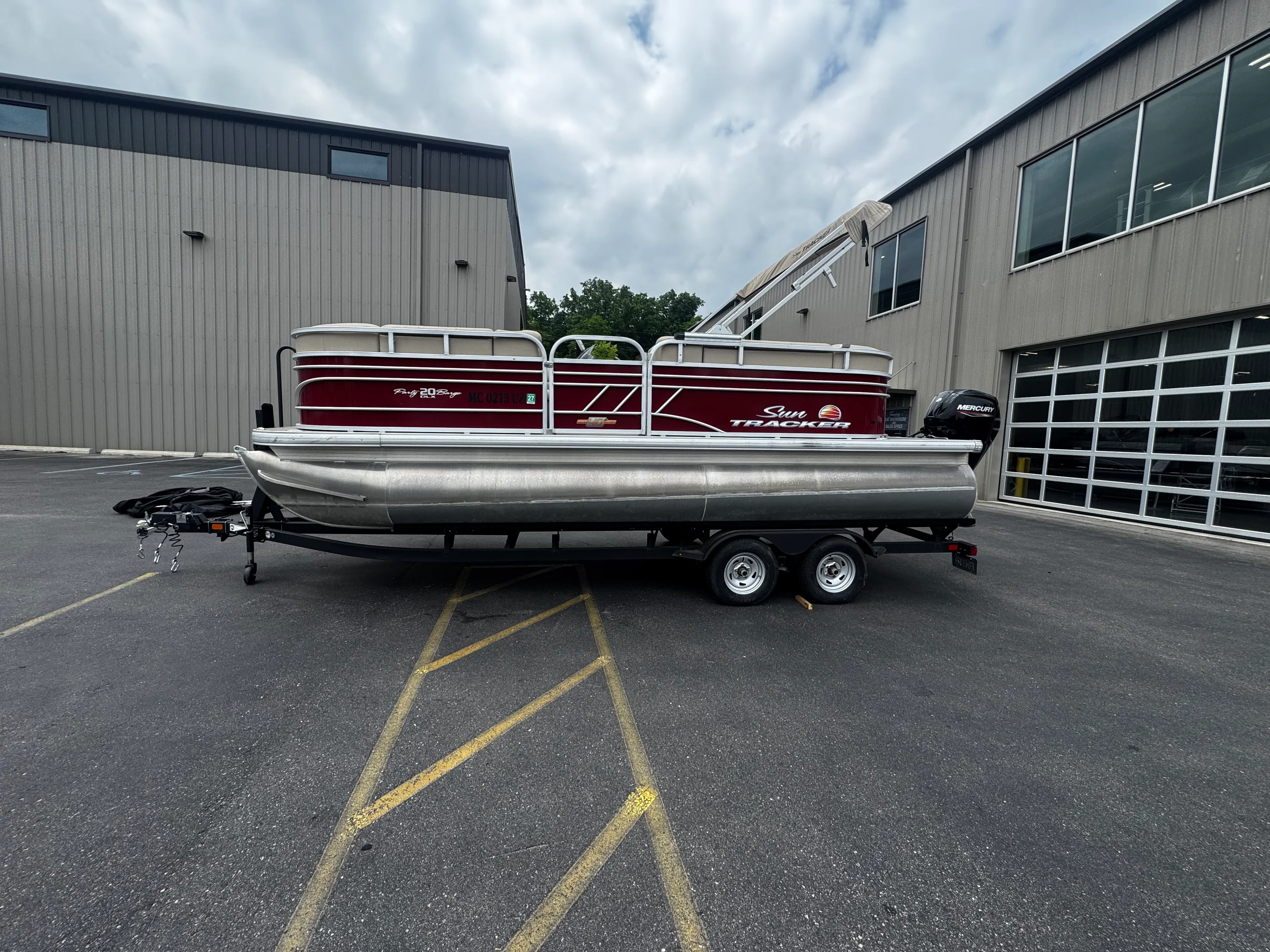 2023 Tracker PARTY BARGE 20 DLX Image Thumbnail #6