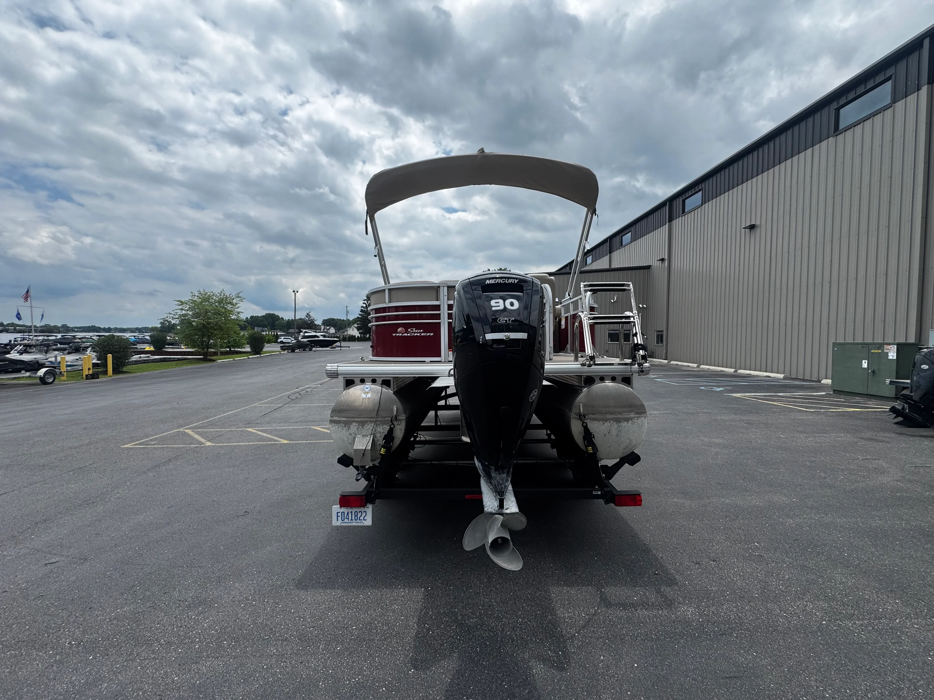 2023 Tracker PARTY BARGE 20 DLX Image Thumbnail #5