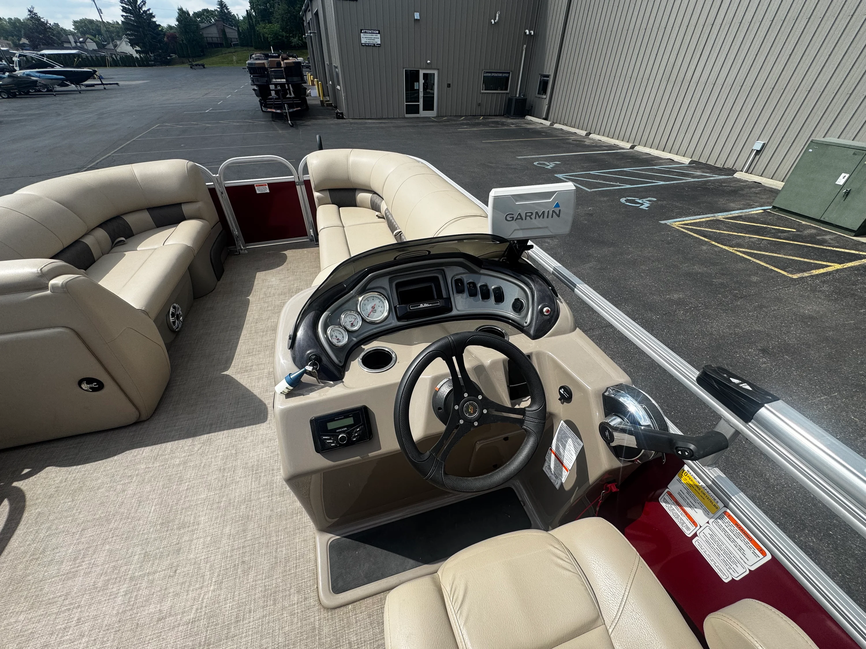 2023 Tracker PARTY BARGE 20 DLX Image Thumbnail #15