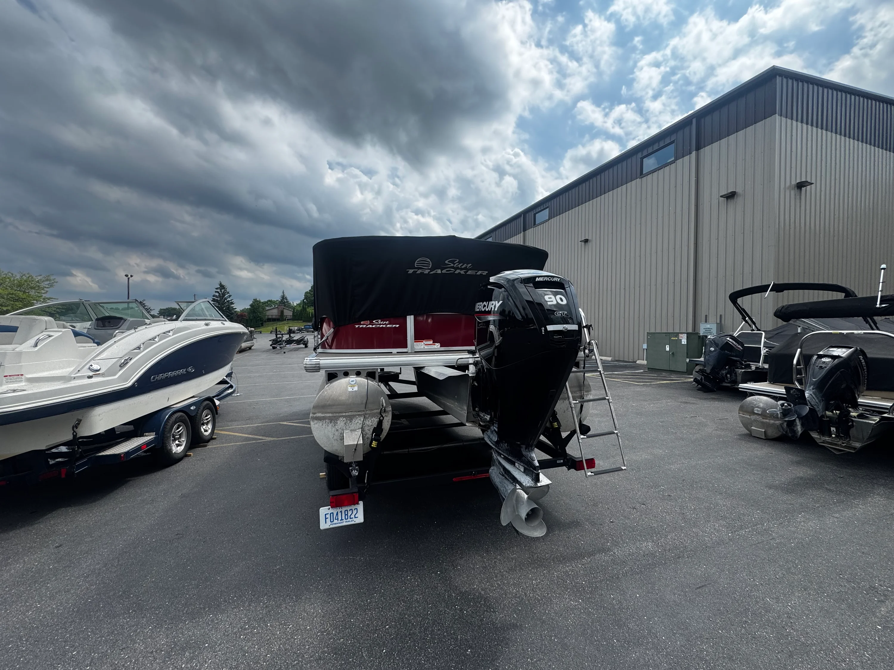 2023 Tracker PARTY BARGE 20 DLX Image Thumbnail #2
