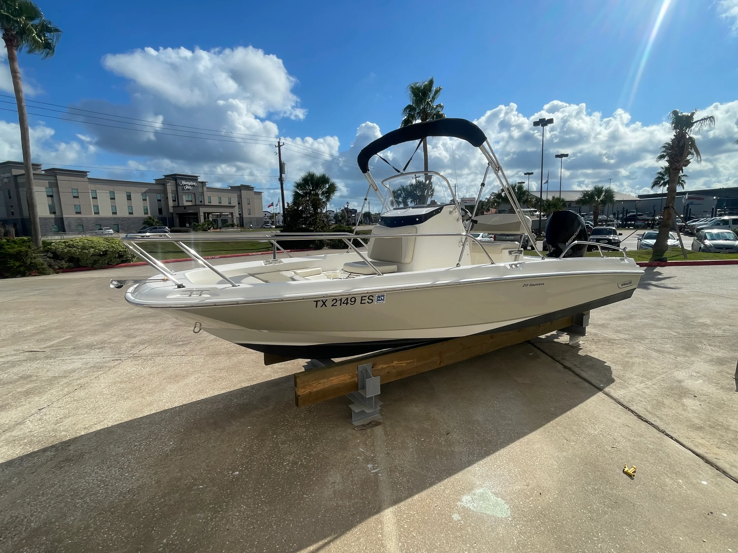 2019 Boston Whaler 210 DAUNTLESS Image Thumbnail #6
