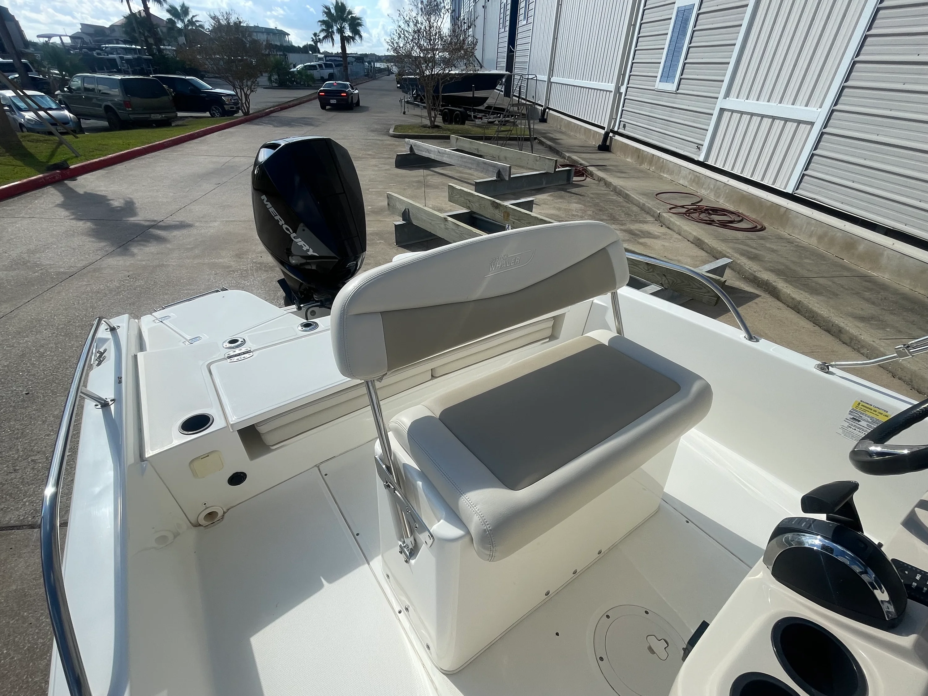2019 Boston Whaler 210 DAUNTLESS Image Thumbnail #13