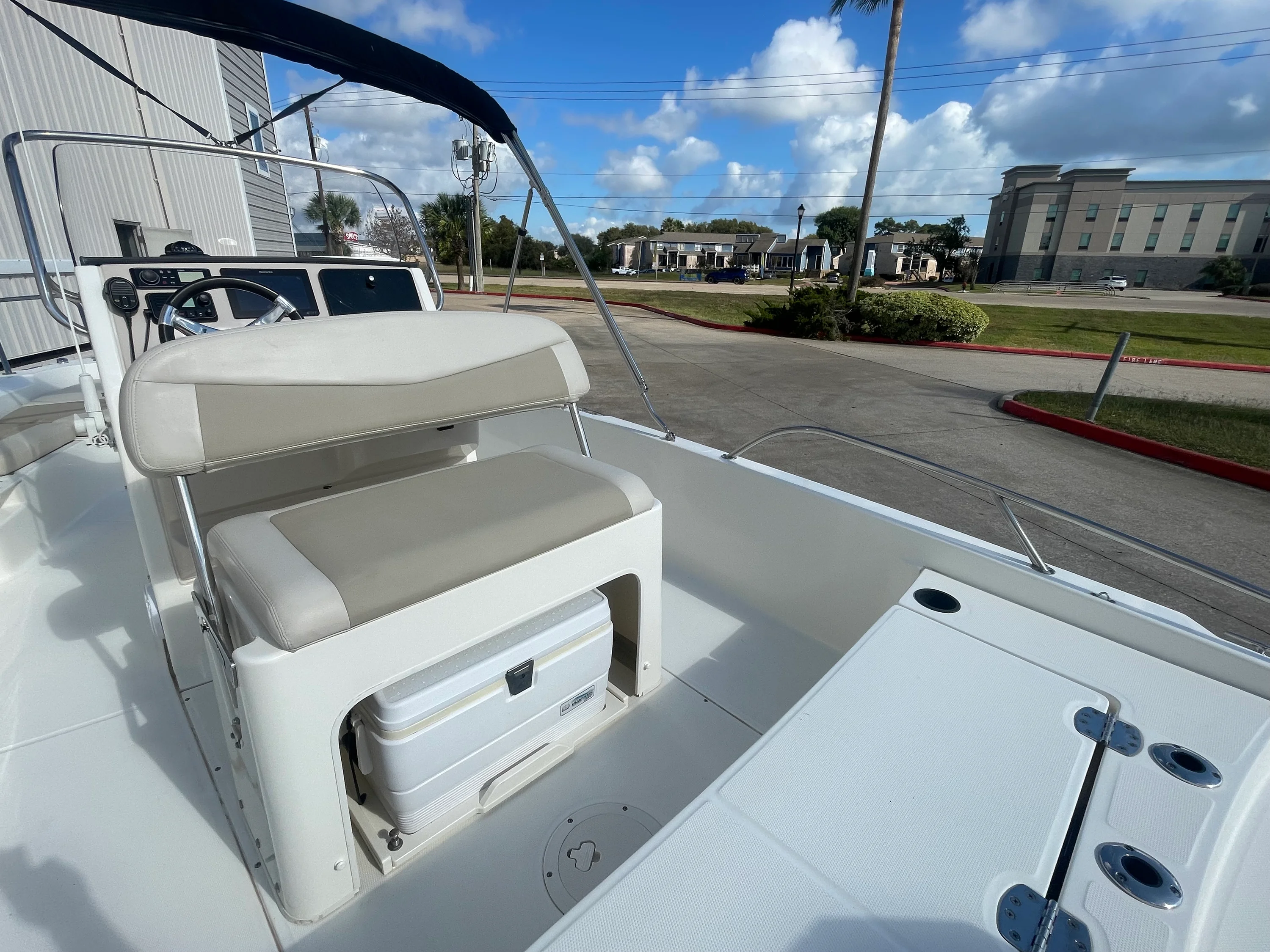 2019 Boston Whaler 210 DAUNTLESS Image Thumbnail #12