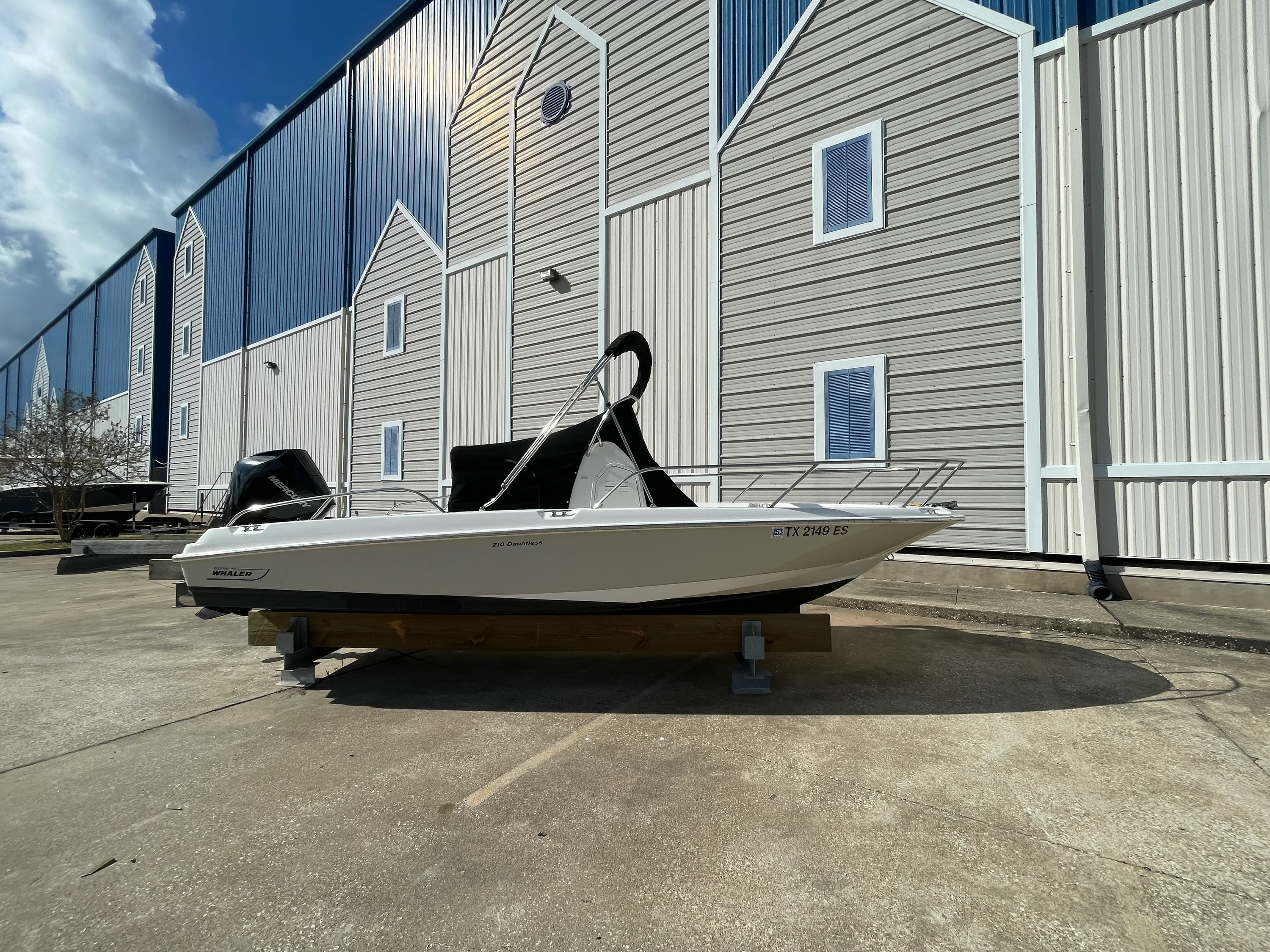 2019 Boston Whaler 210 DAUNTLESS Image Thumbnail #8