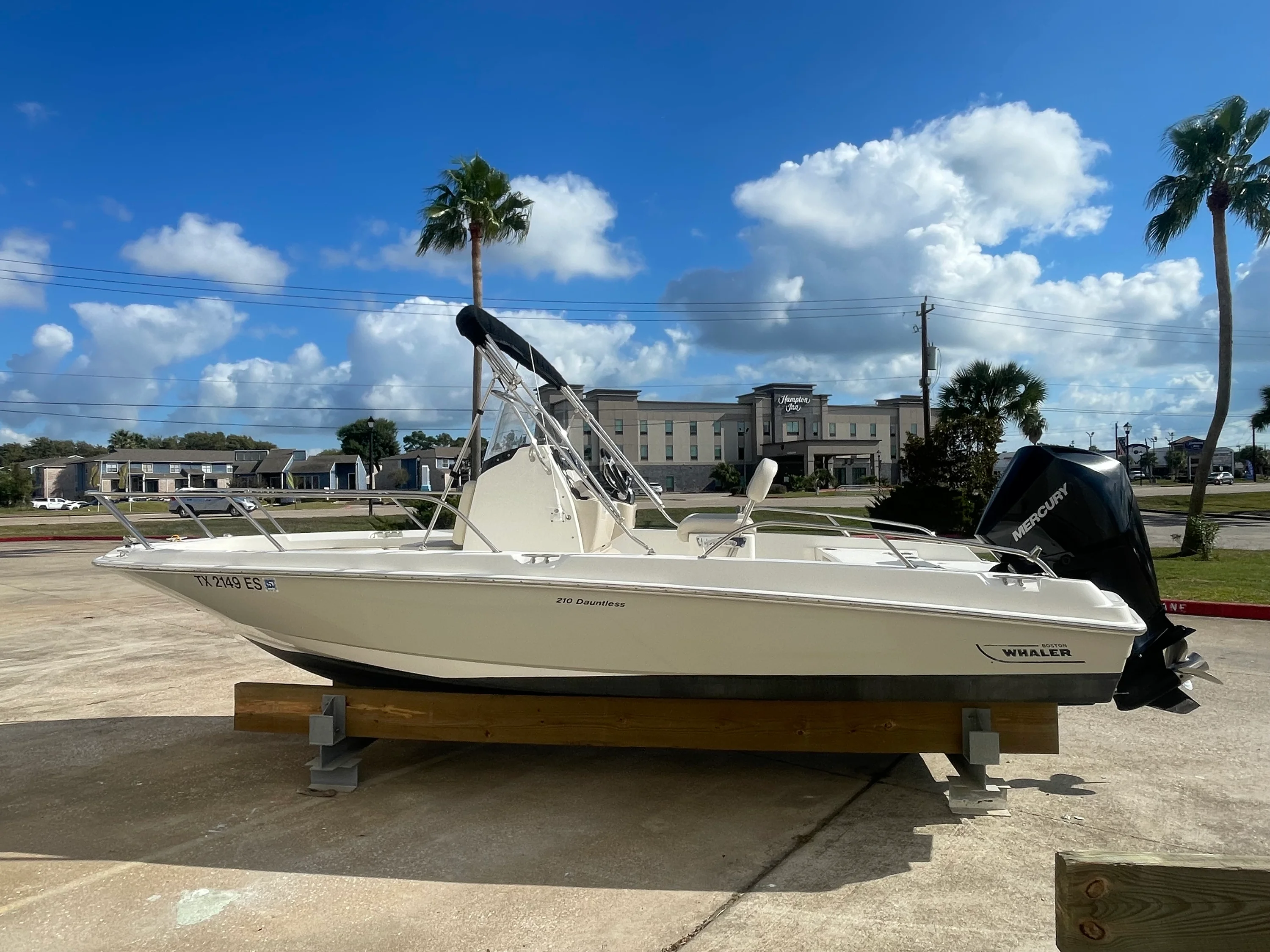 2019 Boston Whaler 210 DAUNTLESS Image Thumbnail #5