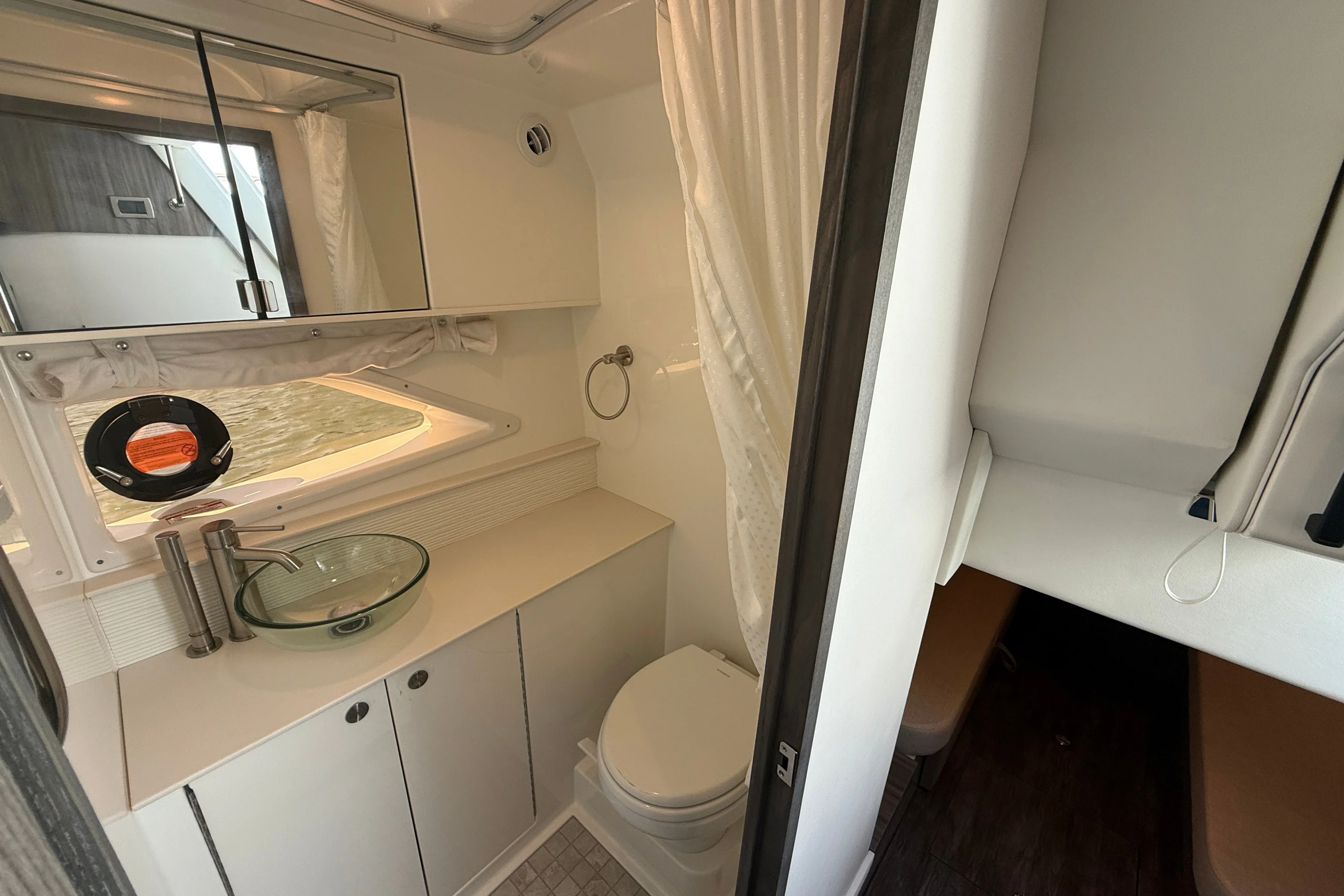 2026 Sea Ray Sundancer 320 Image Thumbnail #44