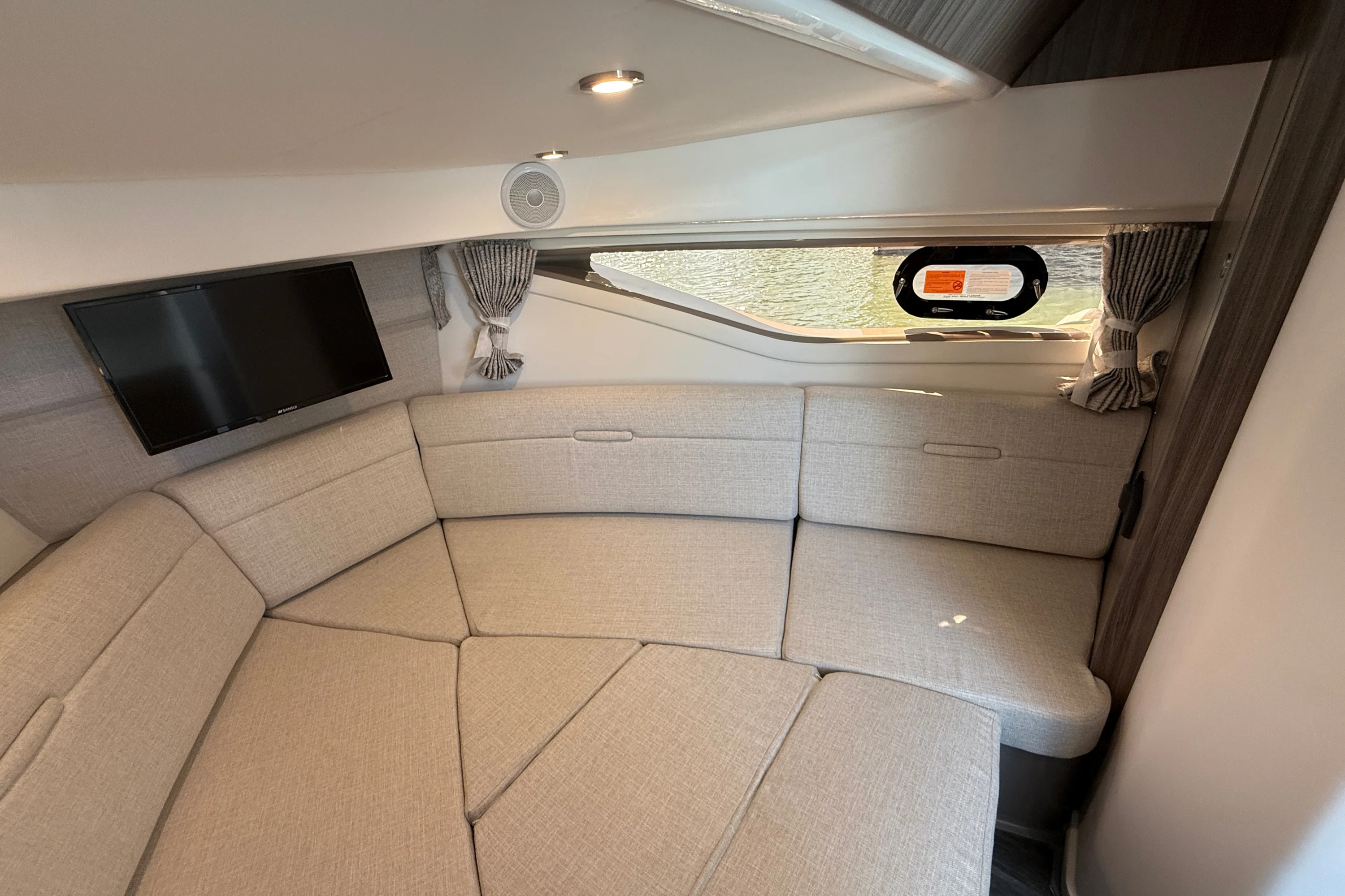 2026 Sea Ray Sundancer 320 Image Thumbnail #40