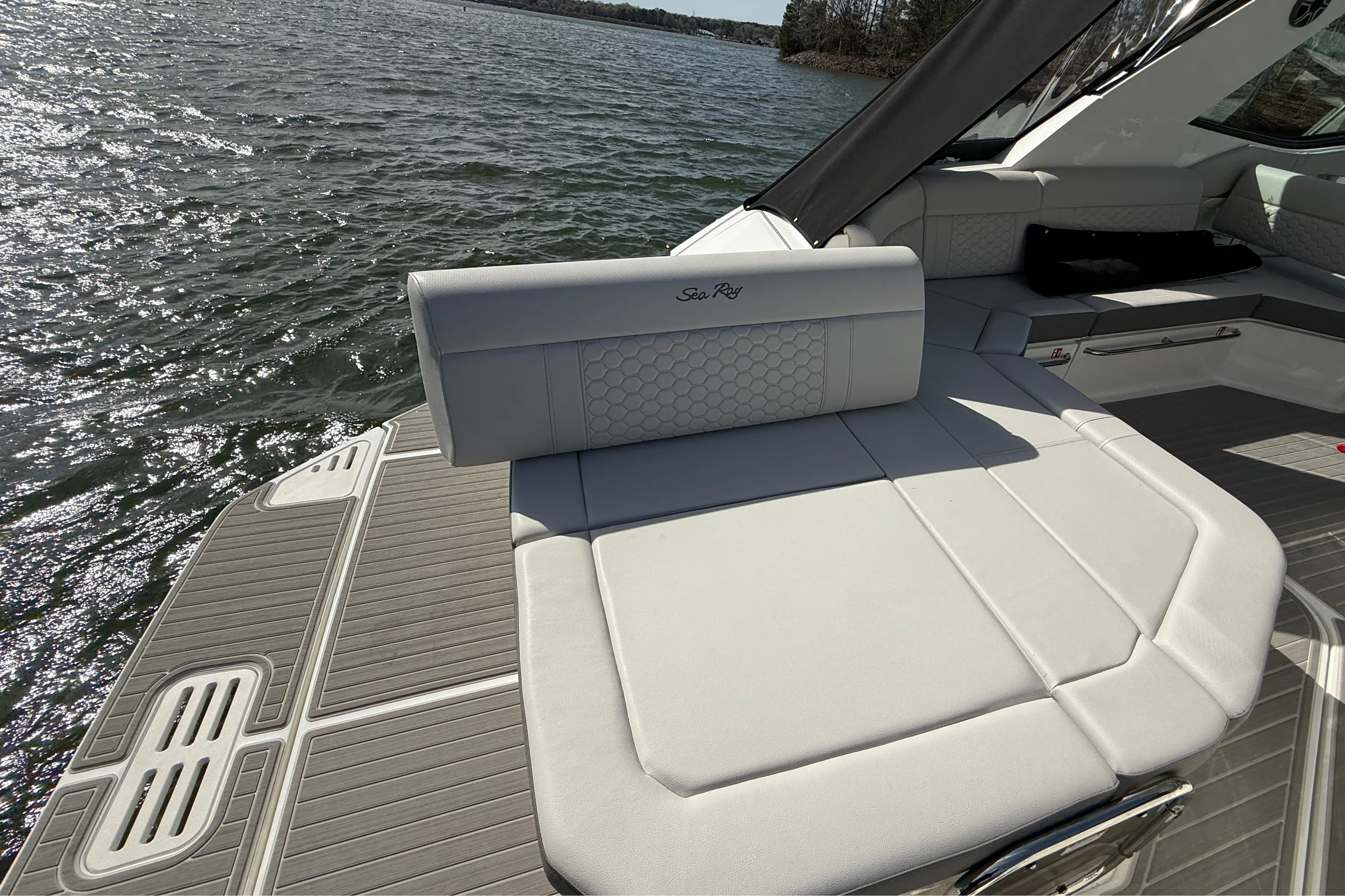 2026 Sea Ray Sundancer 320 Image Thumbnail #11