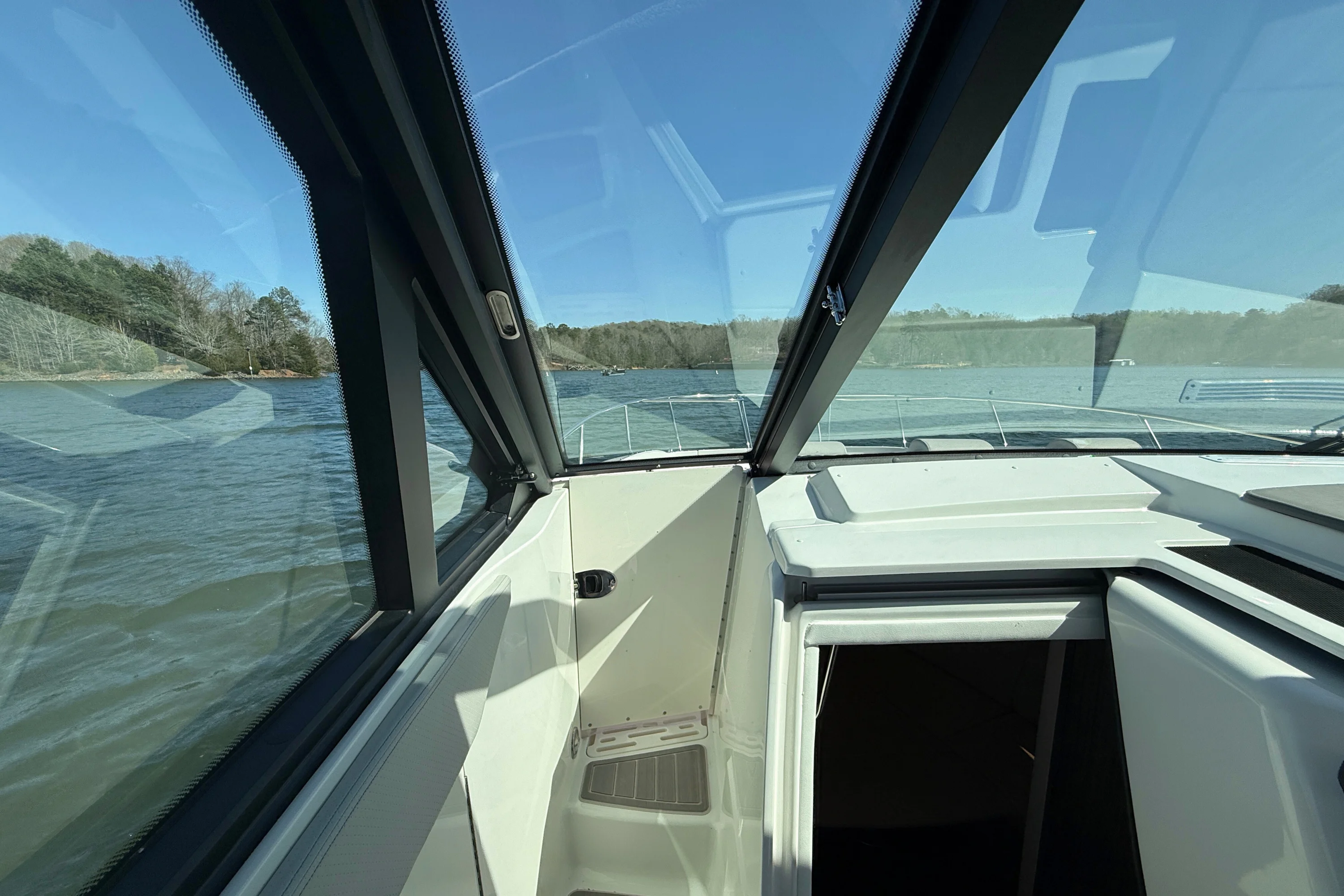 2026 Sea Ray Sundancer 320 Image Thumbnail #53