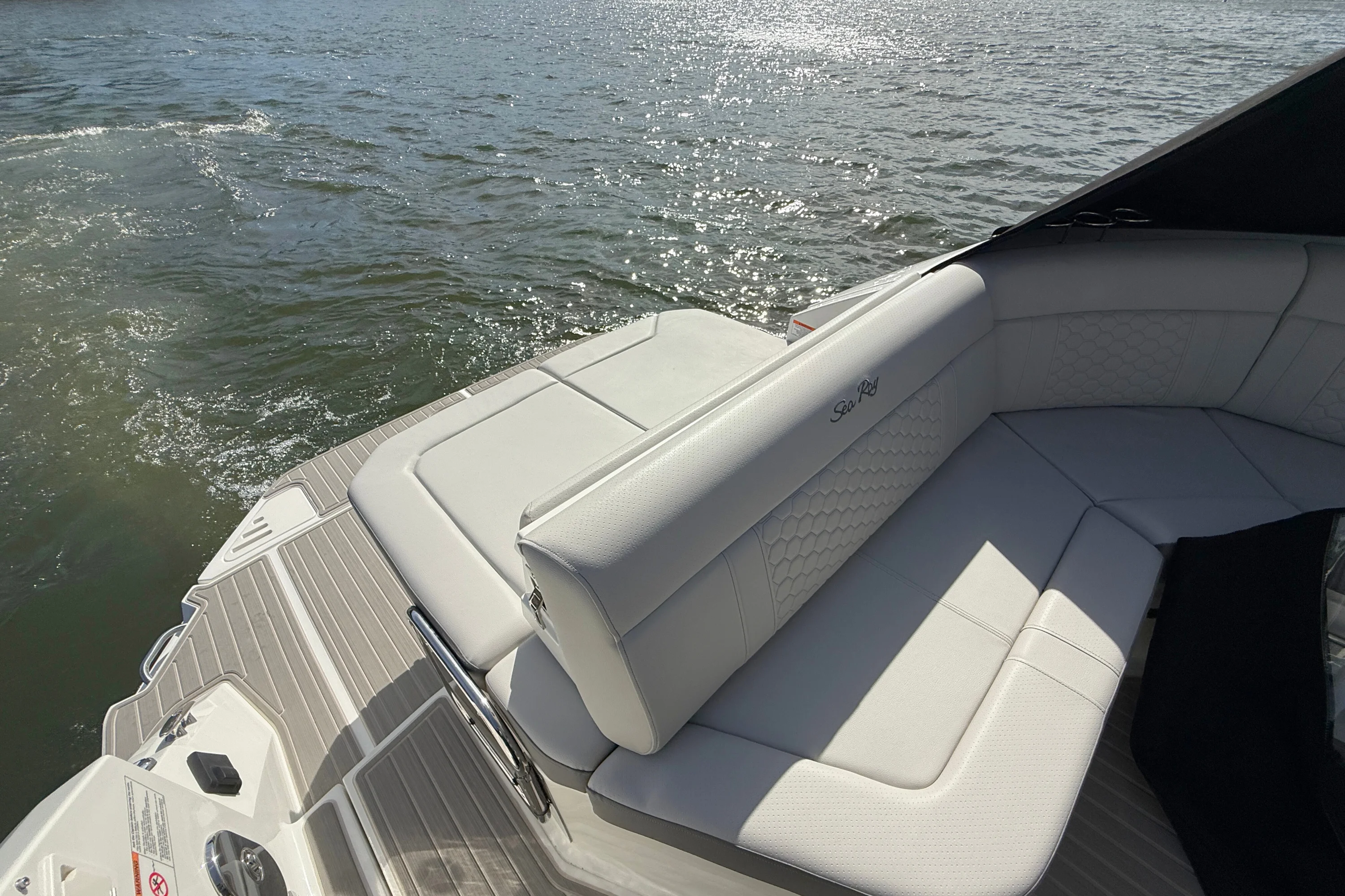 2026 Sea Ray Sundancer 320 Image Thumbnail #15