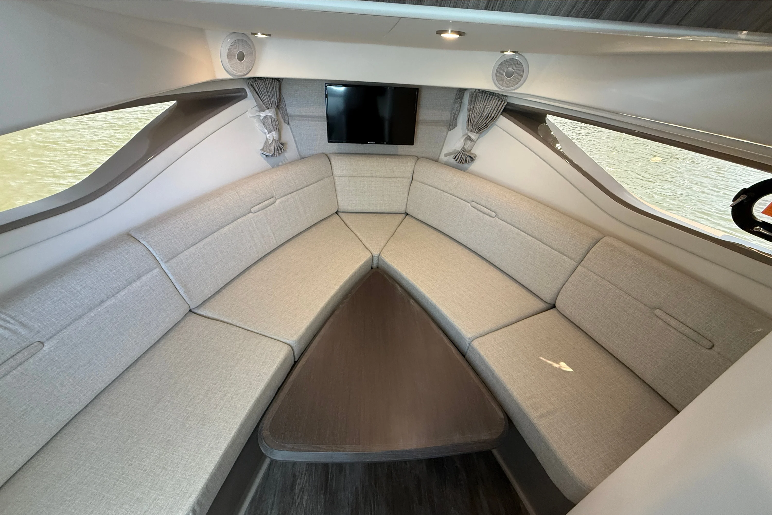 2026 Sea Ray Sundancer 320 Image Thumbnail #39