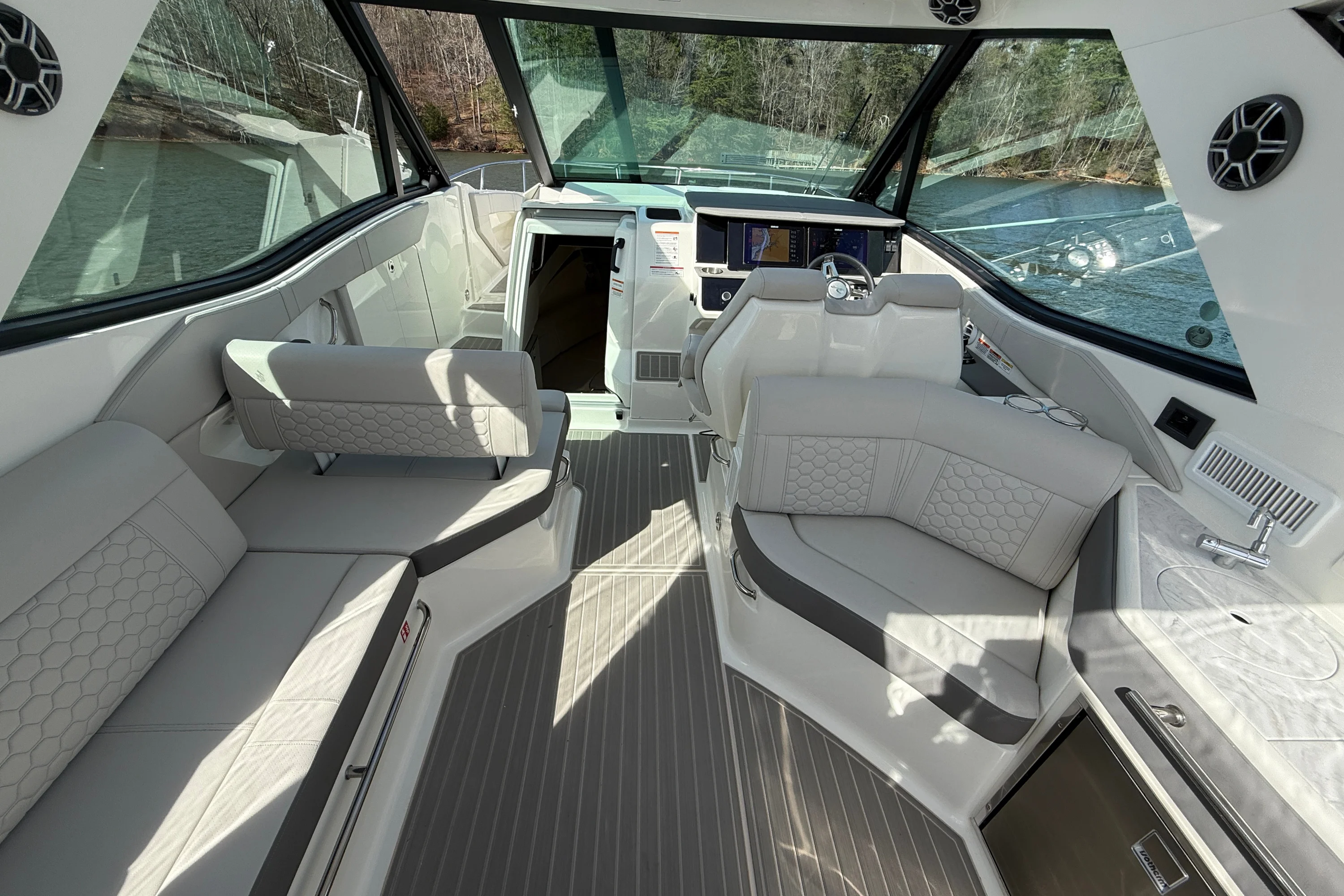 2026 Sea Ray Sundancer 320 Image Thumbnail #20