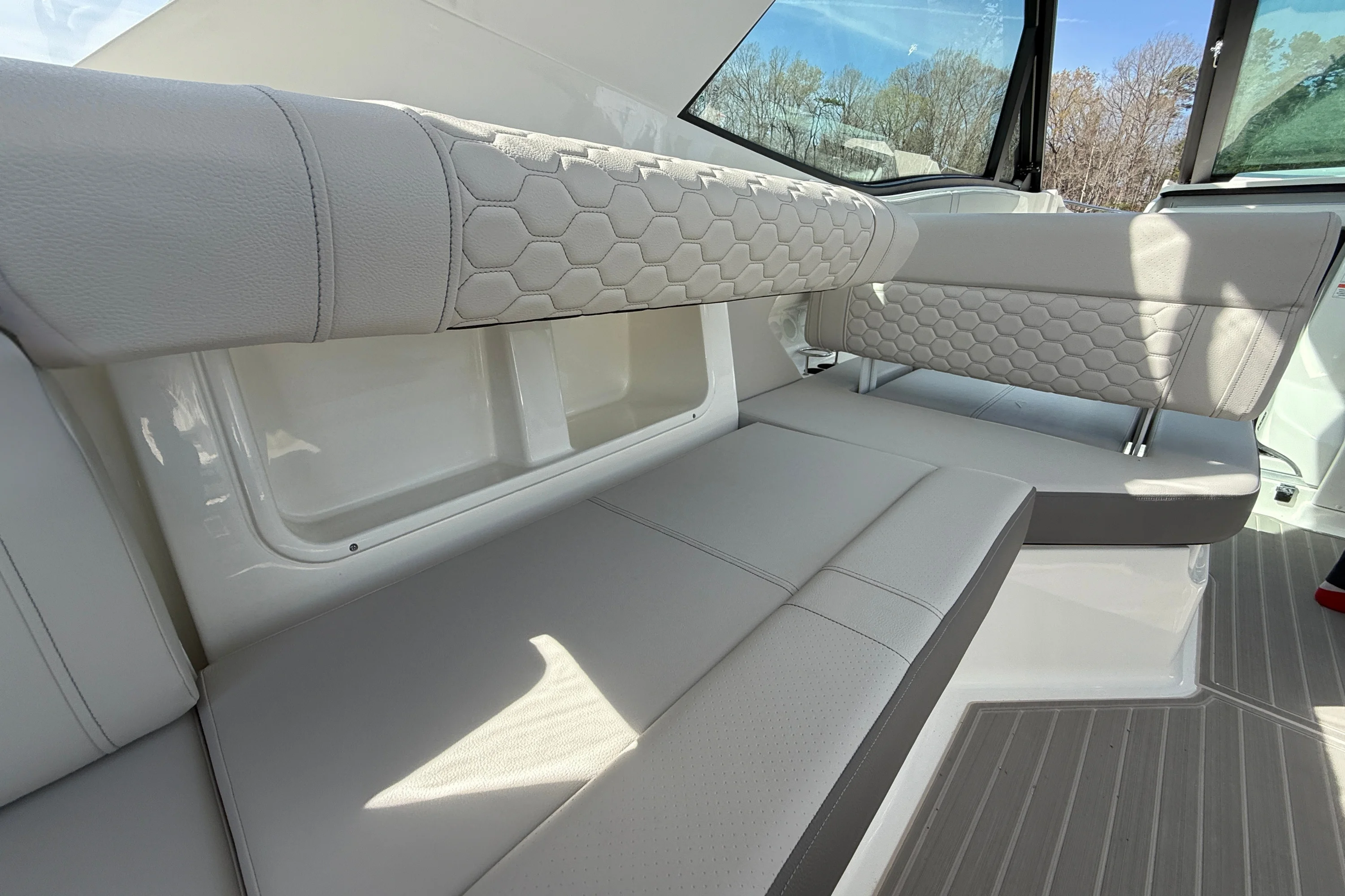 2026 Sea Ray Sundancer 320 Image Thumbnail #19