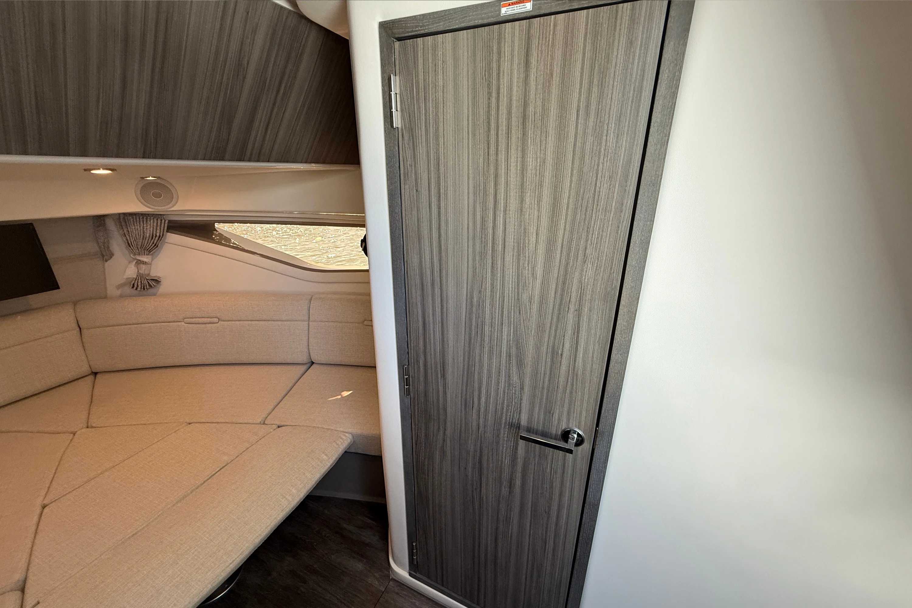 2026 Sea Ray Sundancer 320 Image Thumbnail #42