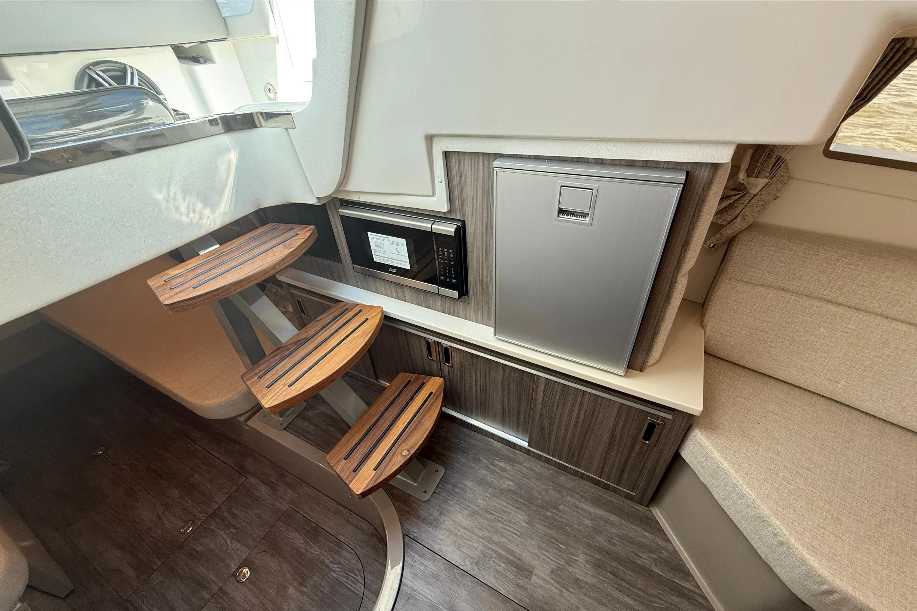 2026 Sea Ray Sundancer 320 Image Thumbnail #37