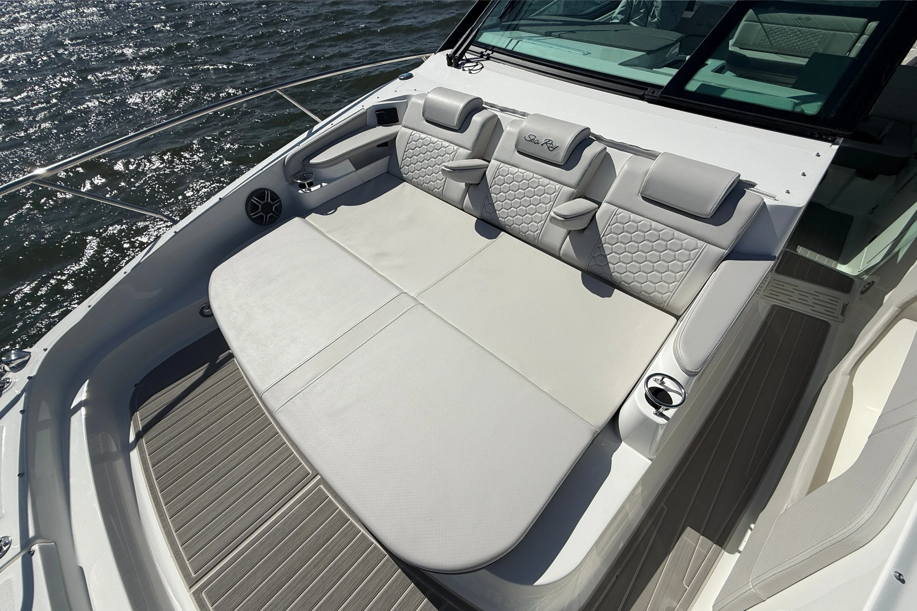 2026 Sea Ray Sundancer 320 Image Thumbnail #57