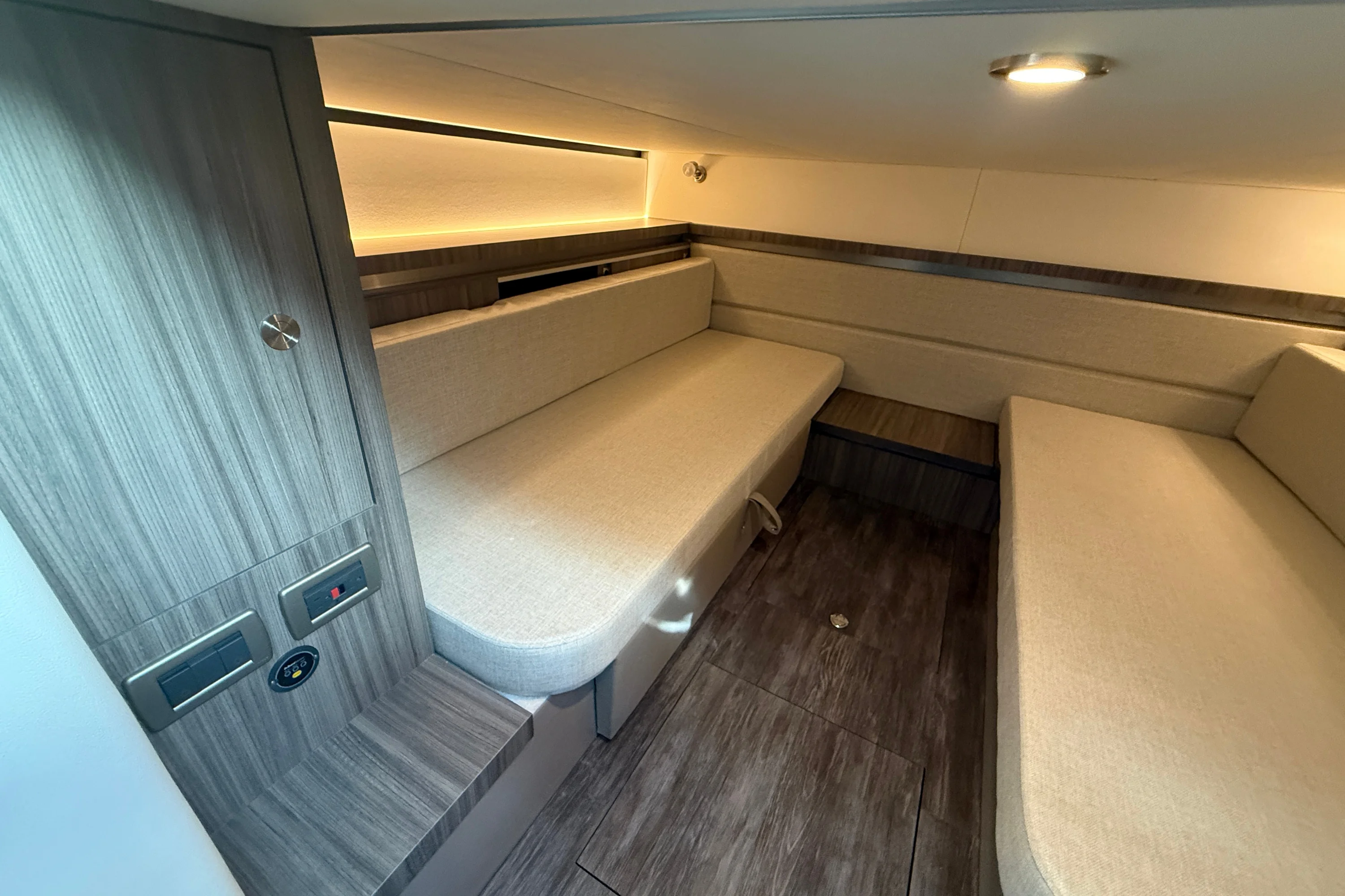 2026 Sea Ray Sundancer 320 Image Thumbnail #48