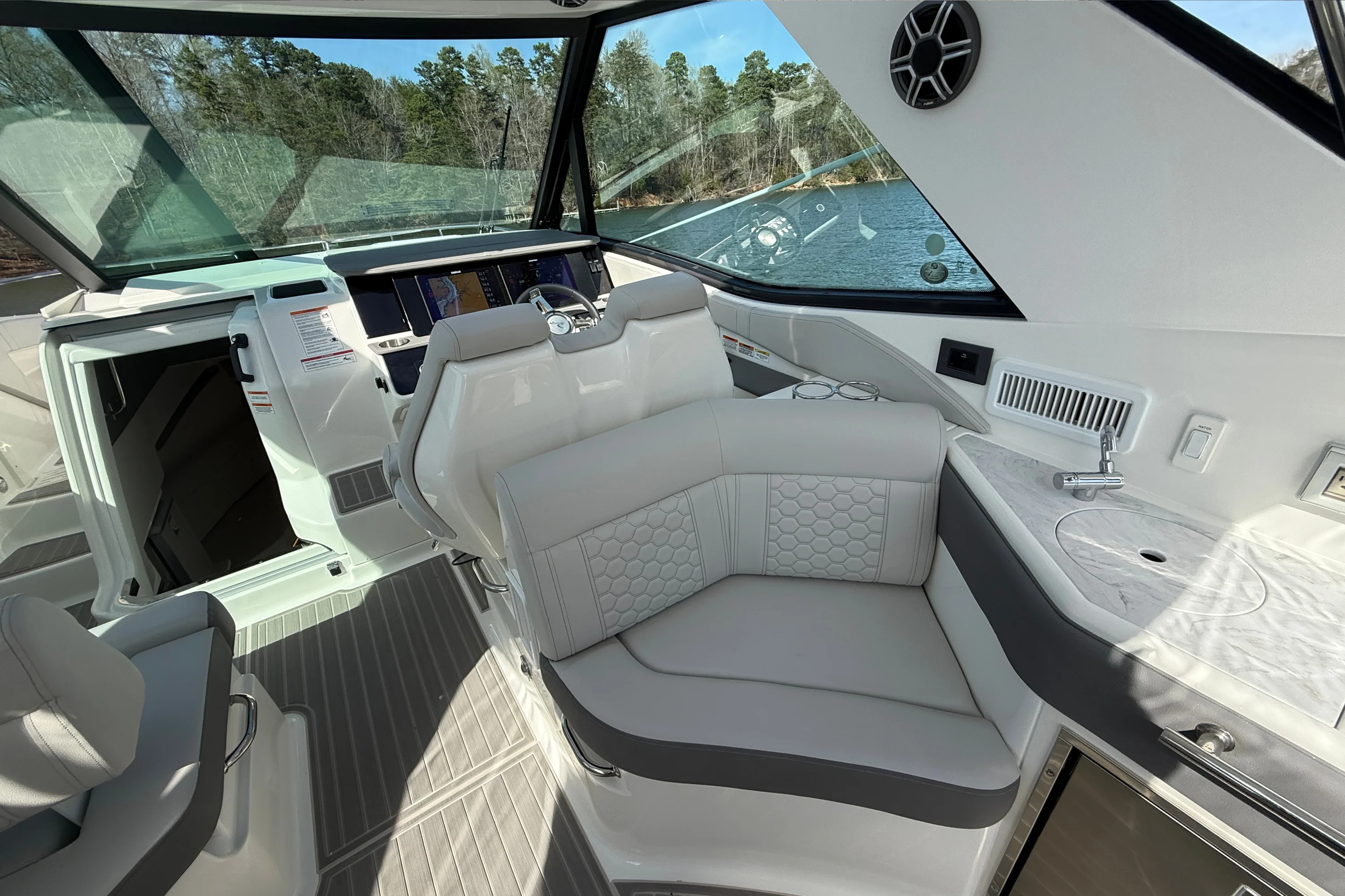 2026 Sea Ray Sundancer 320 Image Thumbnail #27