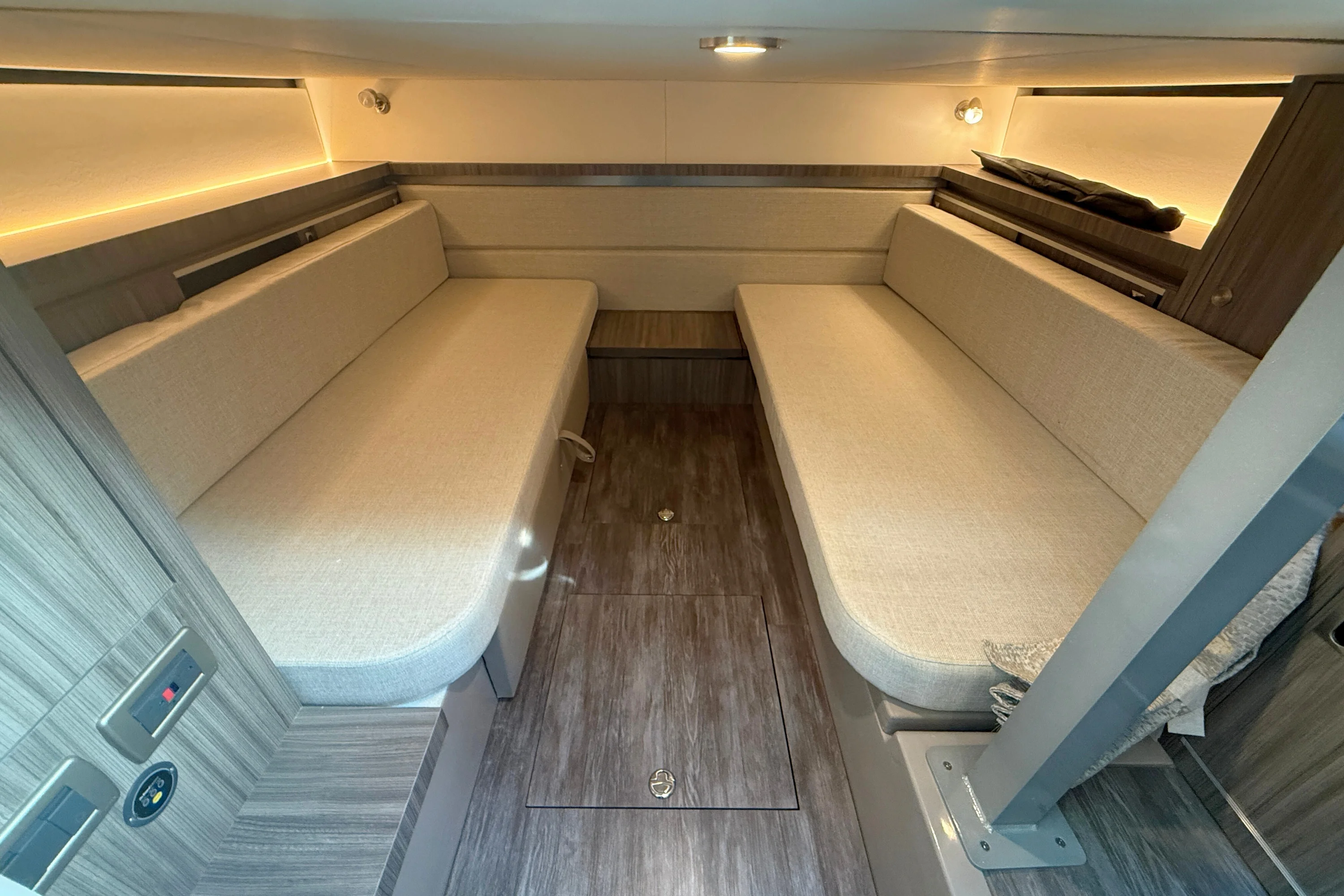 2026 Sea Ray Sundancer 320 Image Thumbnail #47