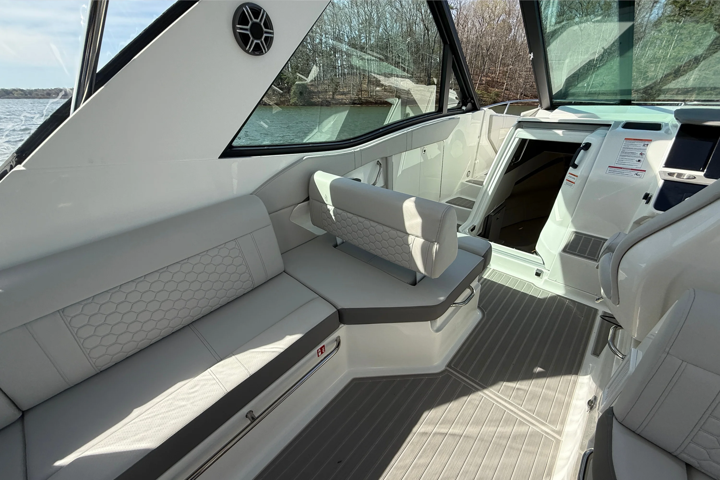 2026 Sea Ray Sundancer 320 Image Thumbnail #18