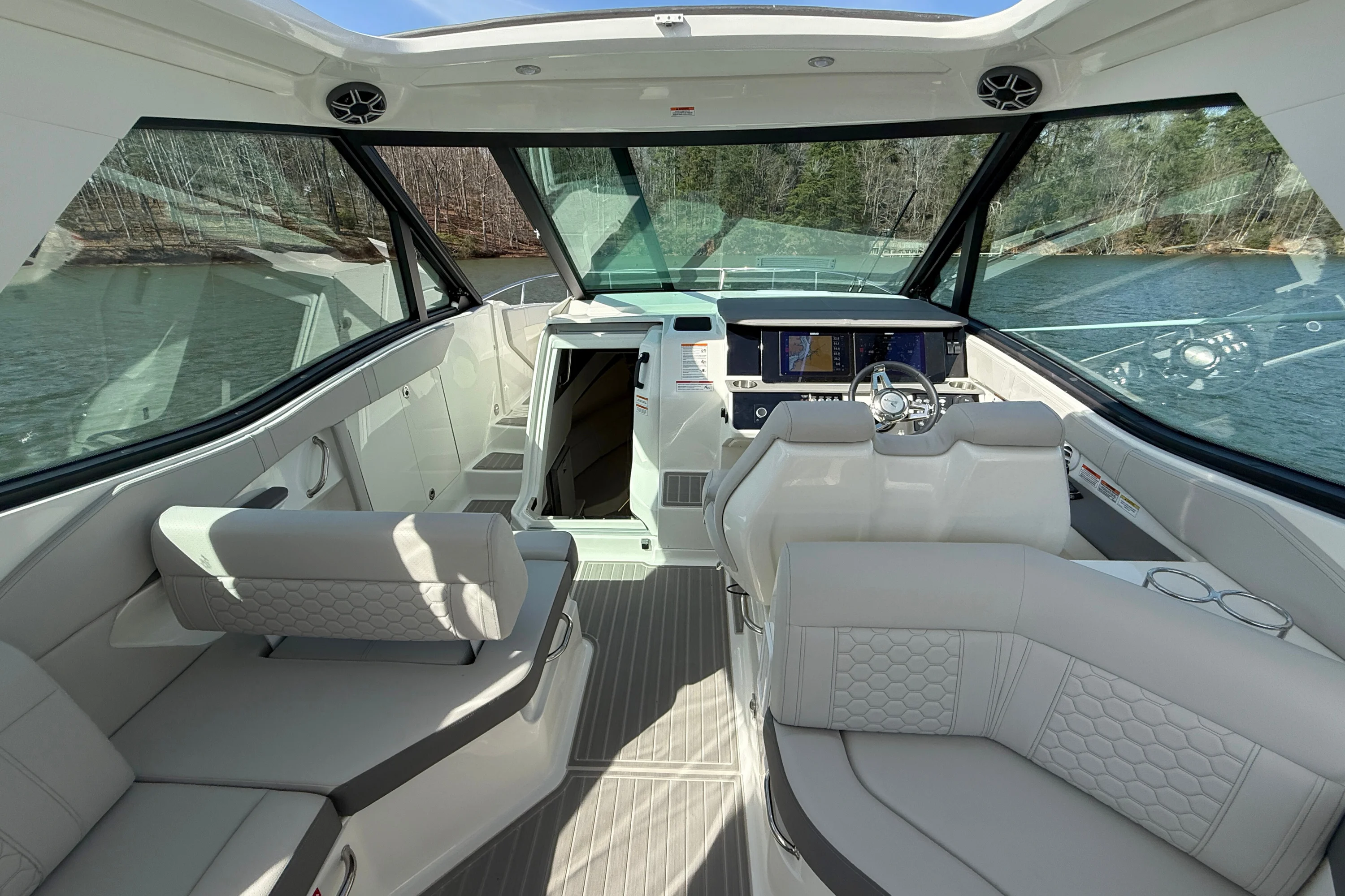 2026 Sea Ray Sundancer 320 Image Thumbnail #36