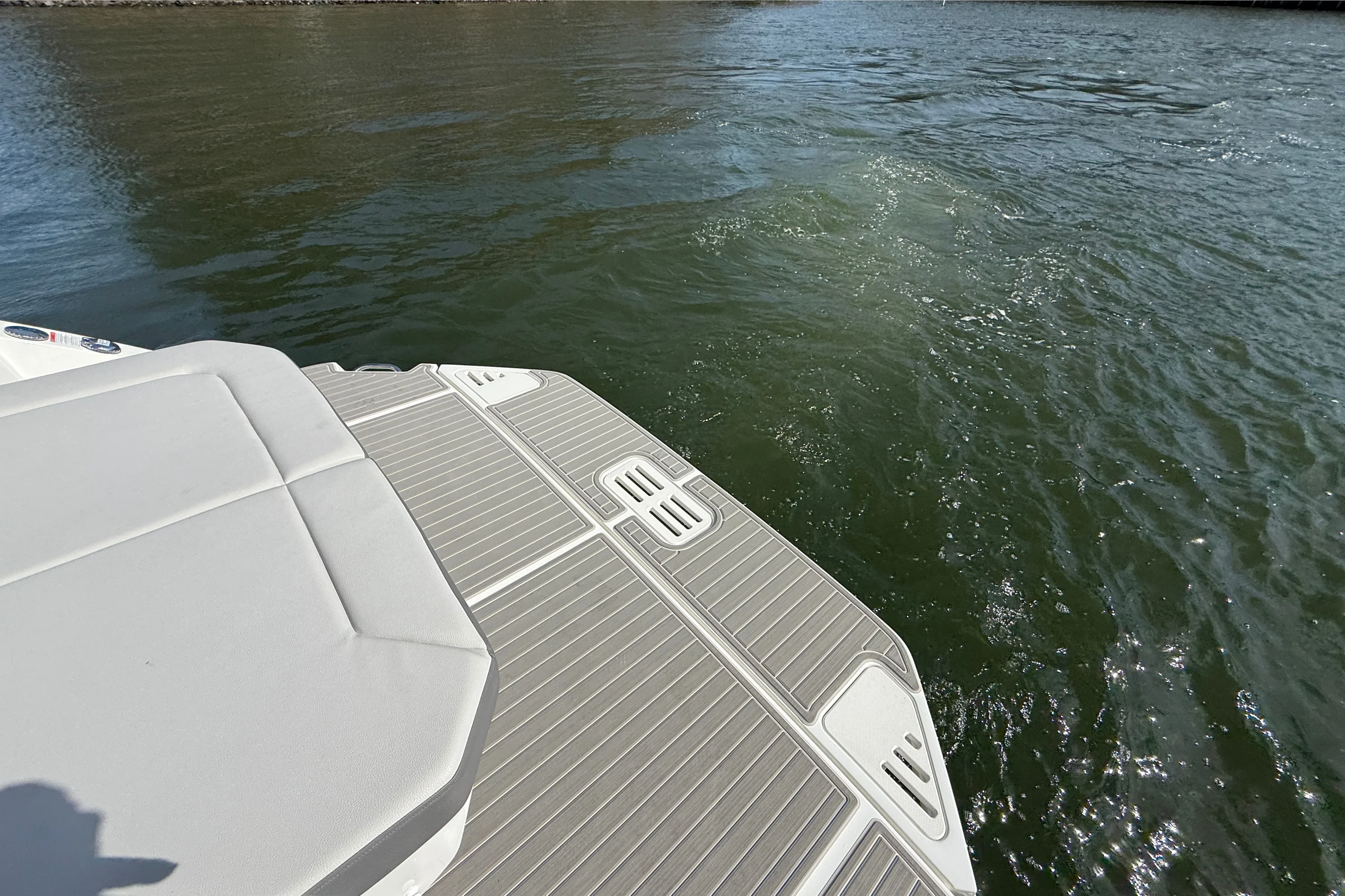 2026 Sea Ray Sundancer 320 Image Thumbnail #7