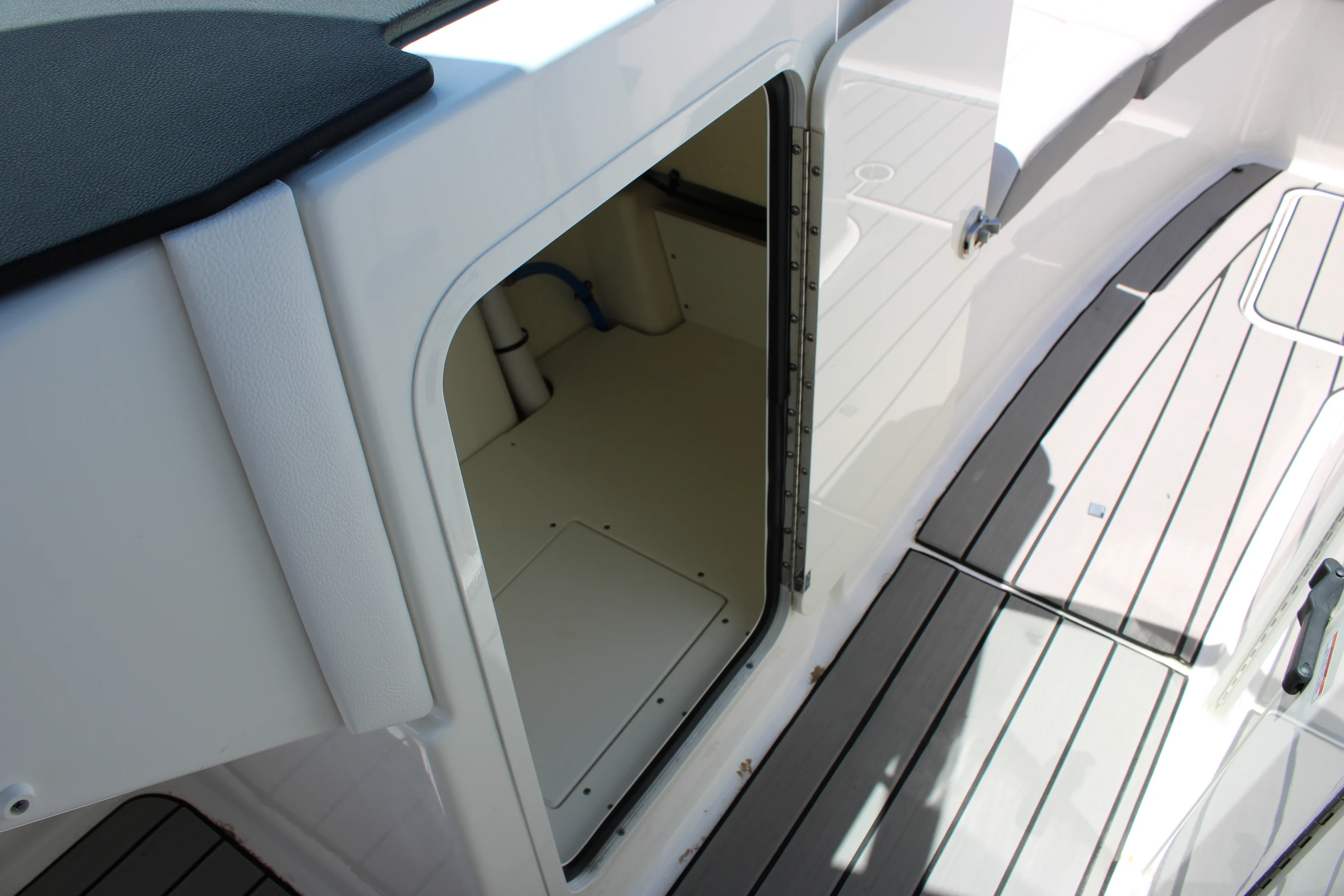 2026 Sea Ray SDX 270 Outboard Image Thumbnail #39