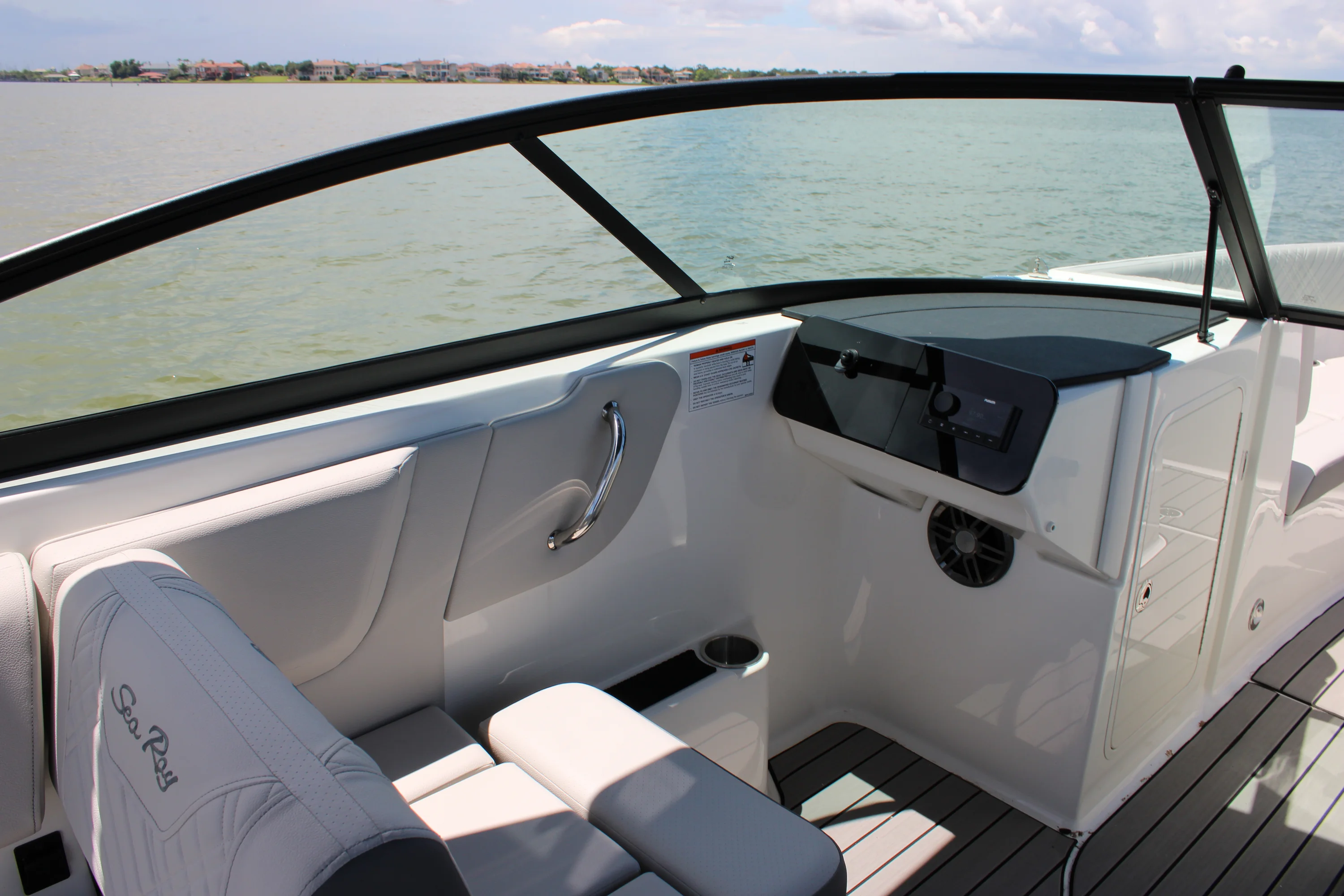 2026 Sea Ray SDX 270 Outboard Image Thumbnail #31