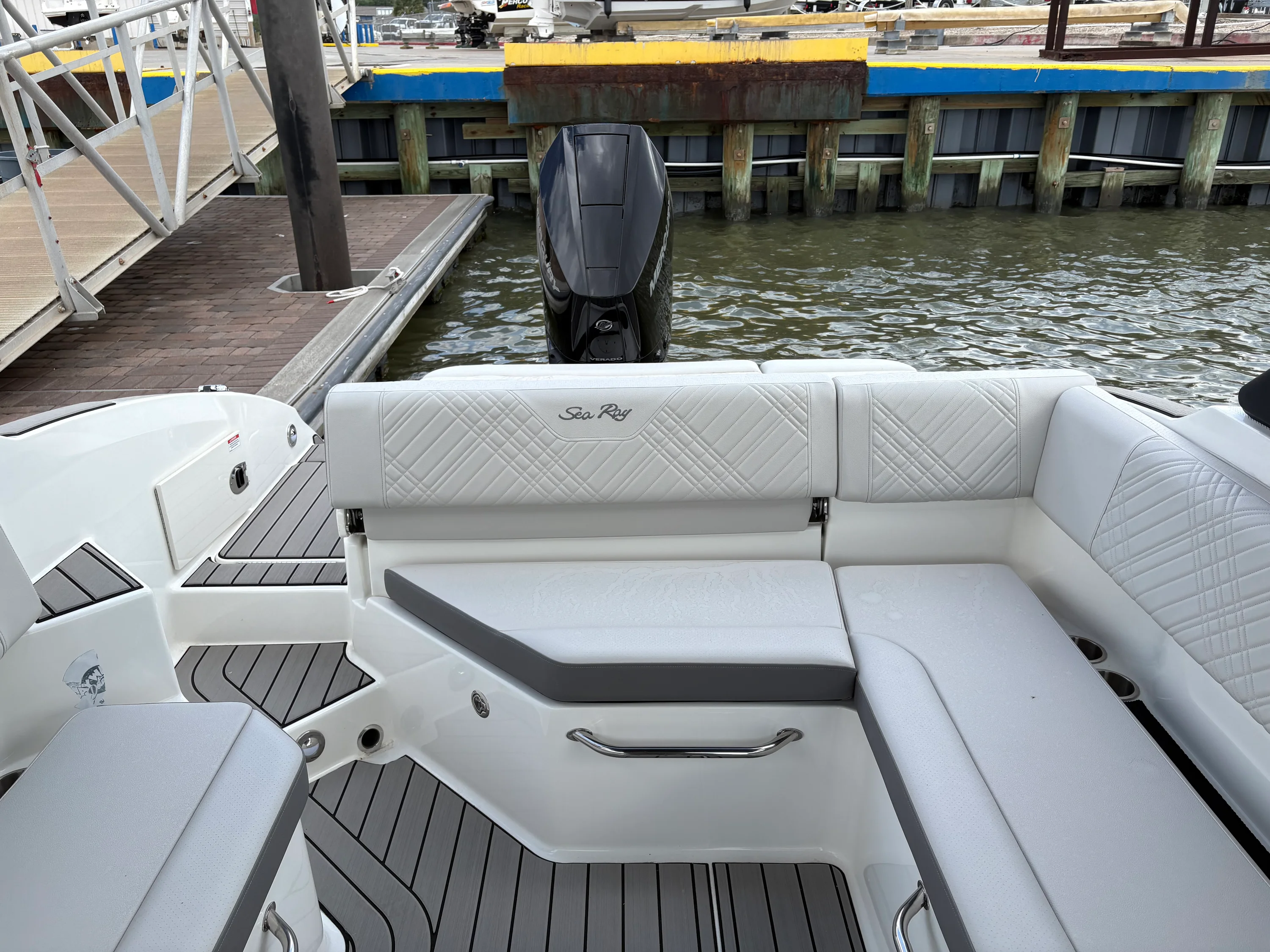 2026 Sea Ray SDX 270 Outboard Image Thumbnail #14