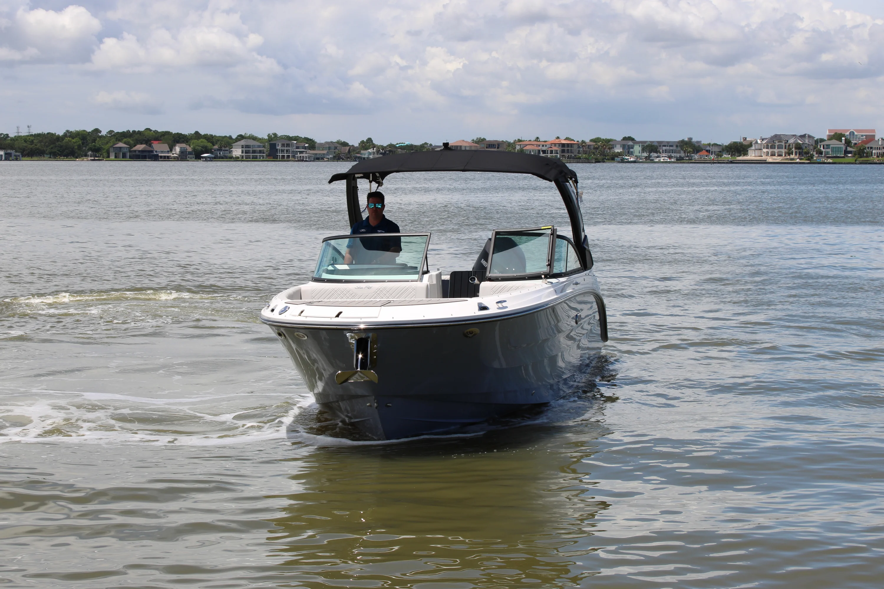 2026 Sea Ray SDX 270 Outboard Image Thumbnail #3