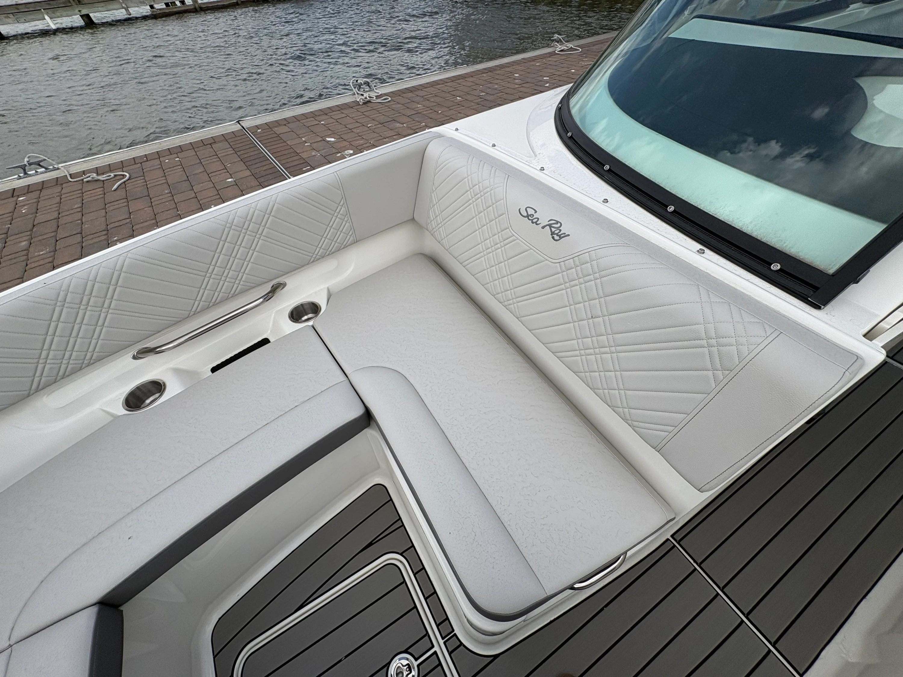 2026 Sea Ray SDX 270 Outboard Image Thumbnail #7