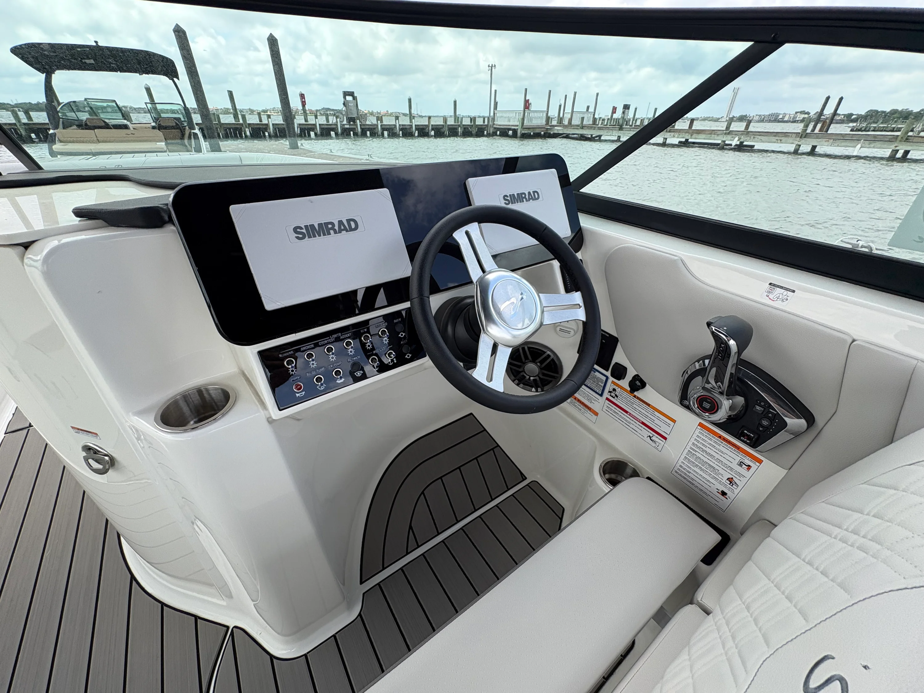 2026 Sea Ray SDX 270 Outboard Image Thumbnail #10