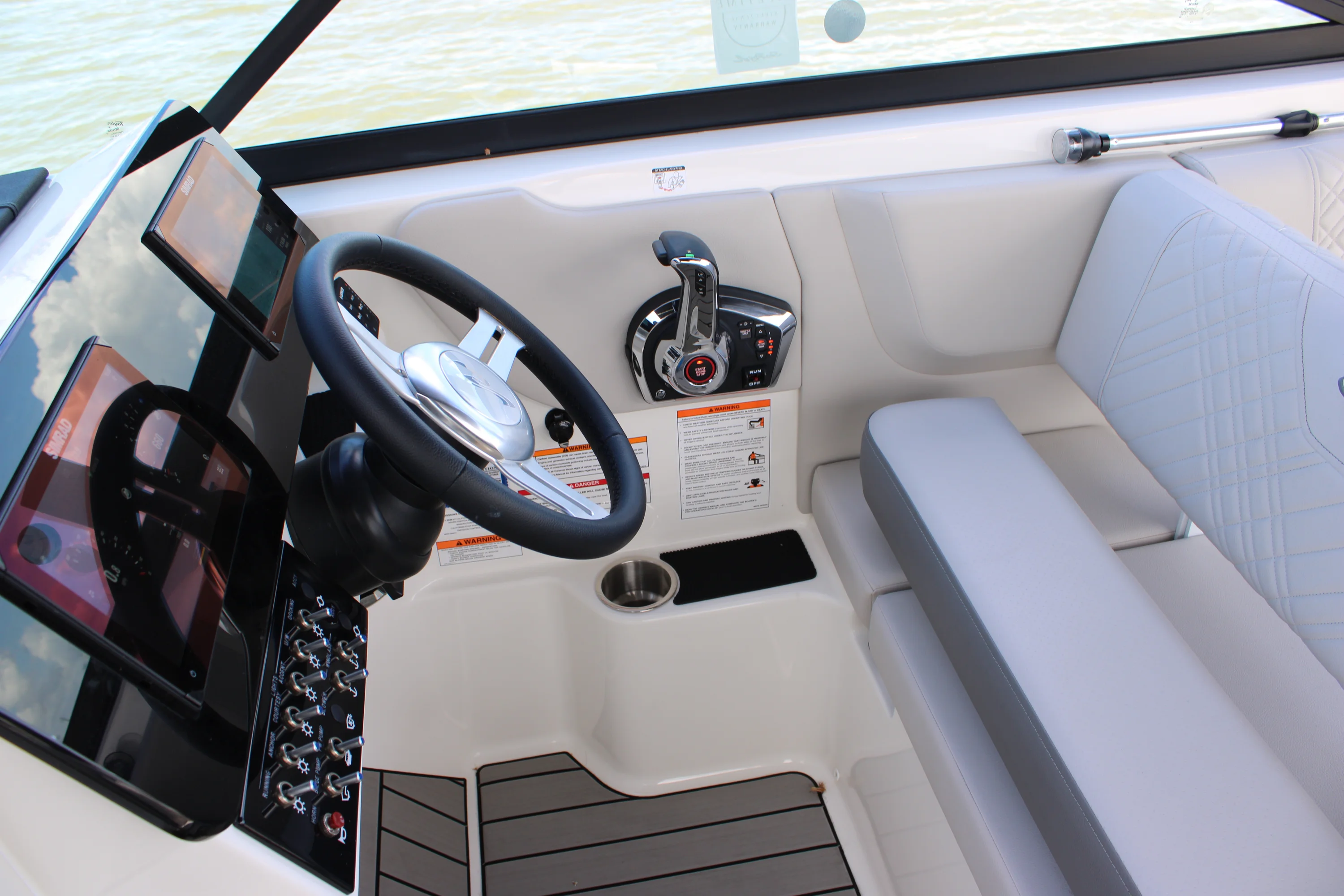 2026 Sea Ray SDX 270 Outboard Image Thumbnail #17