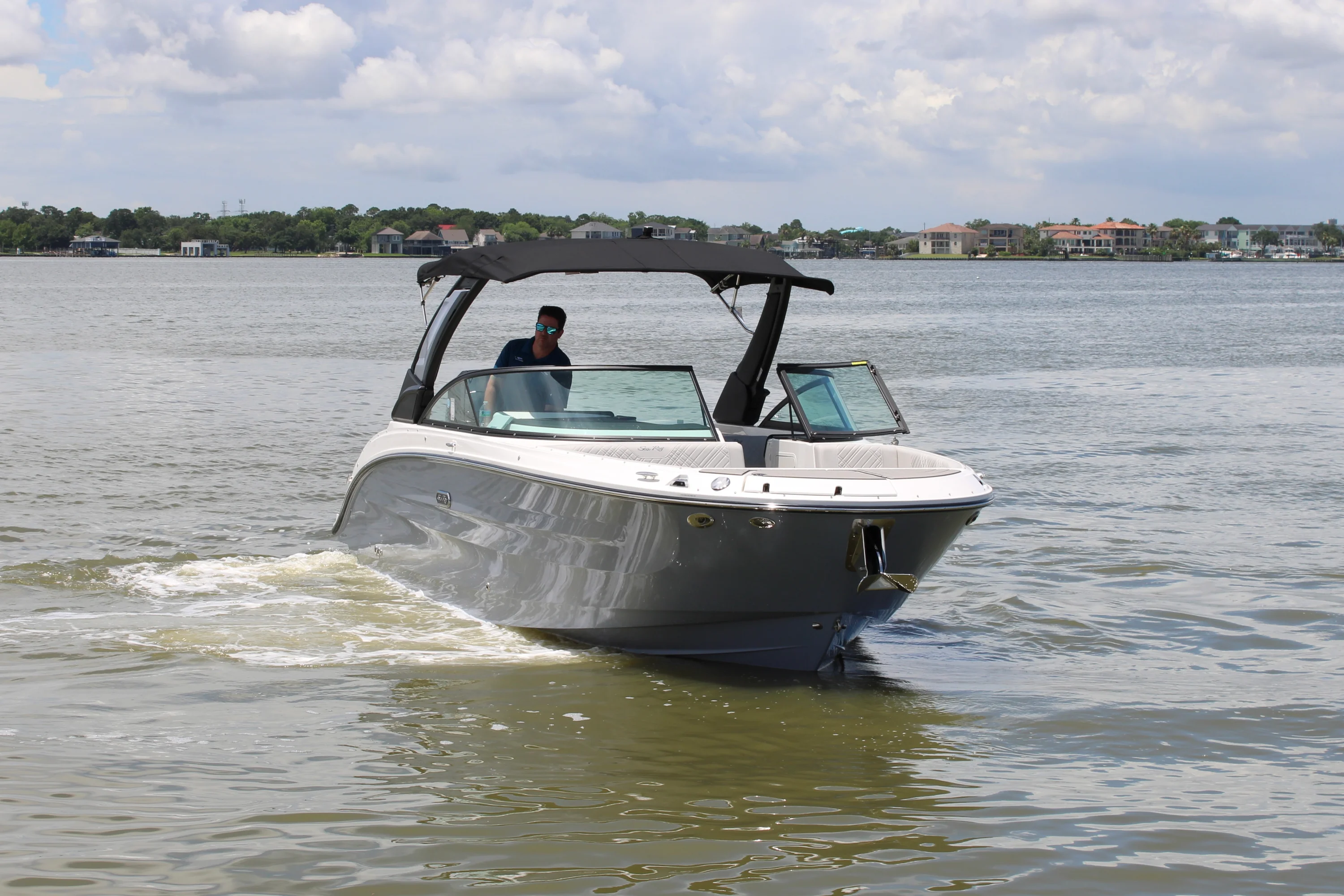 2026 Sea Ray SDX 270 Outboard Image Thumbnail #4