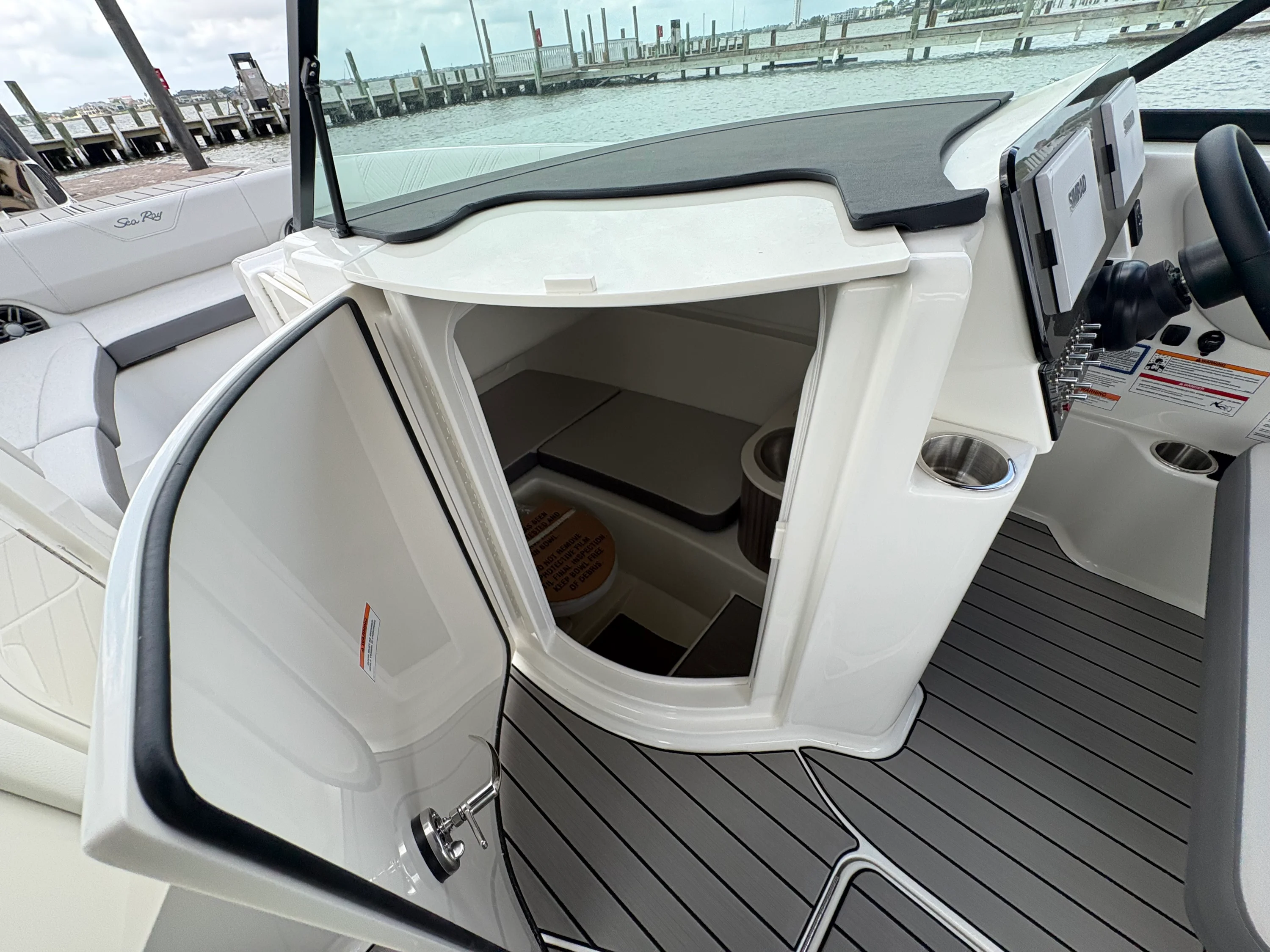 2026 Sea Ray SDX 270 Outboard Image Thumbnail #11