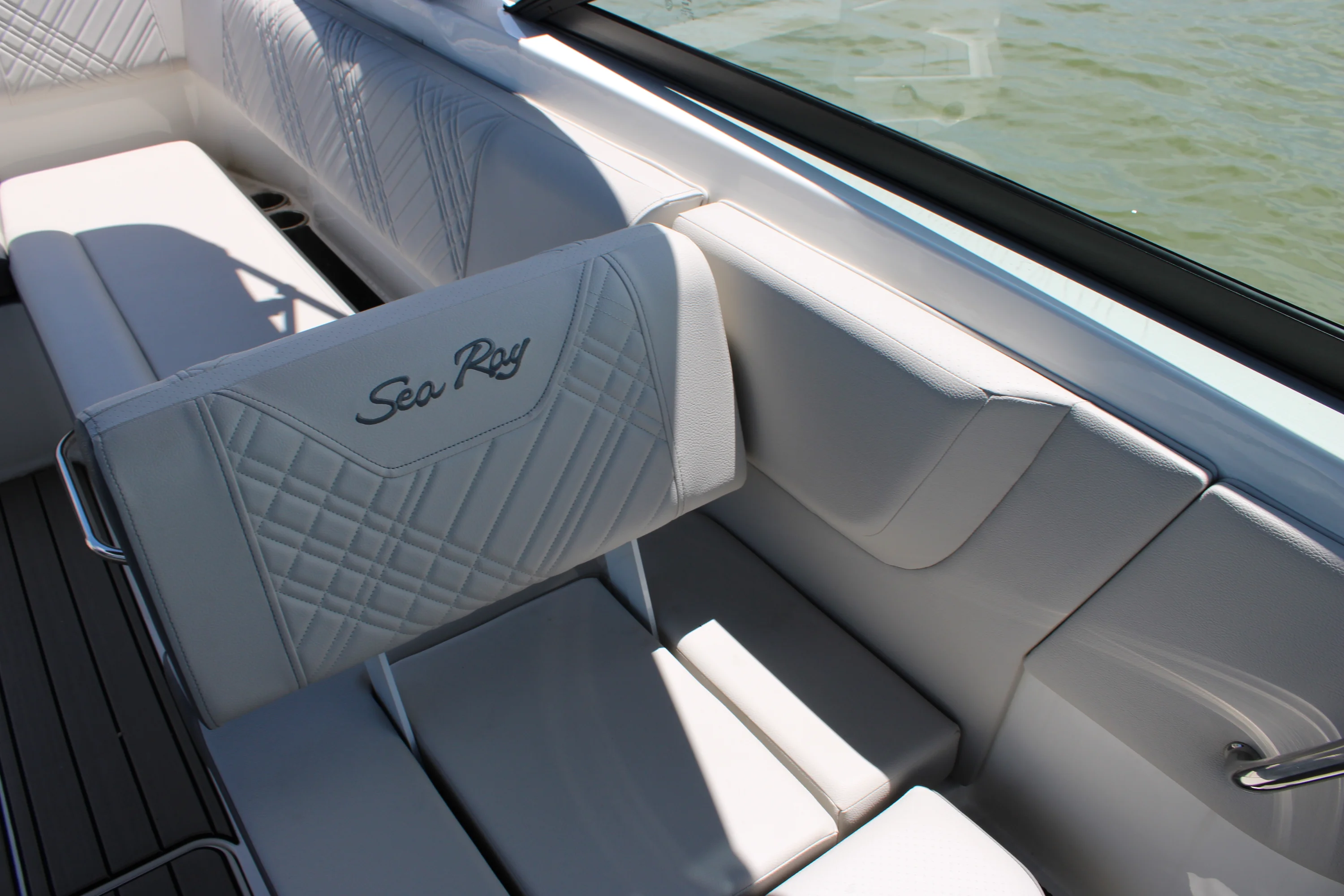 2026 Sea Ray SDX 270 Outboard Image Thumbnail #19