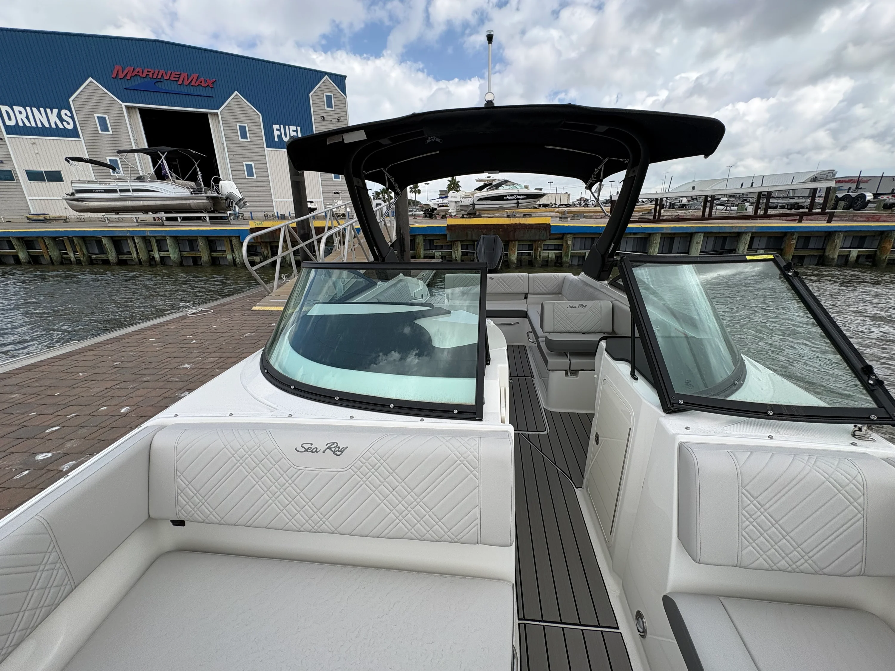 2026 Sea Ray SDX 270 Outboard Image Thumbnail #8