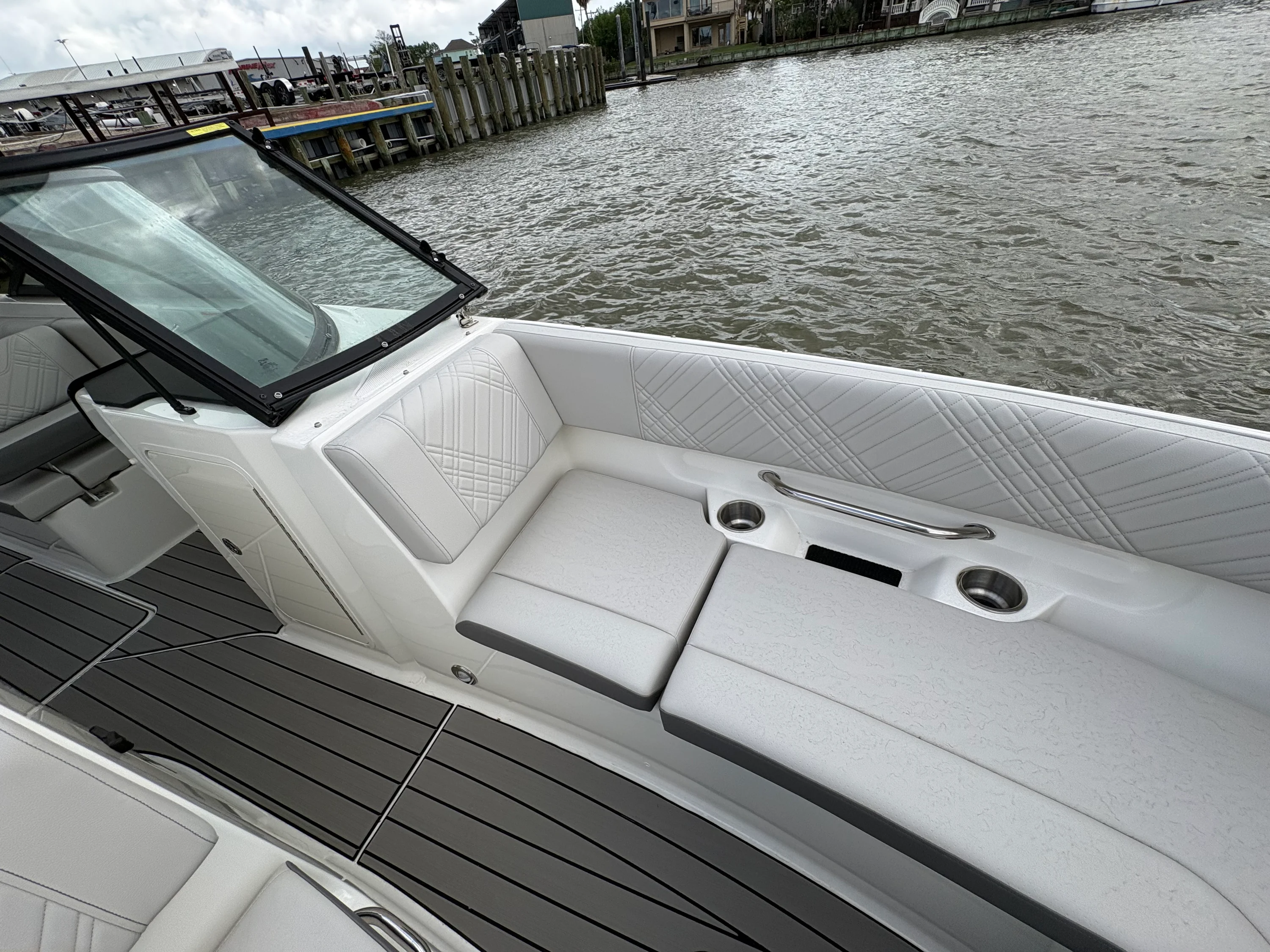 2026 Sea Ray SDX 270 Outboard Image Thumbnail #6