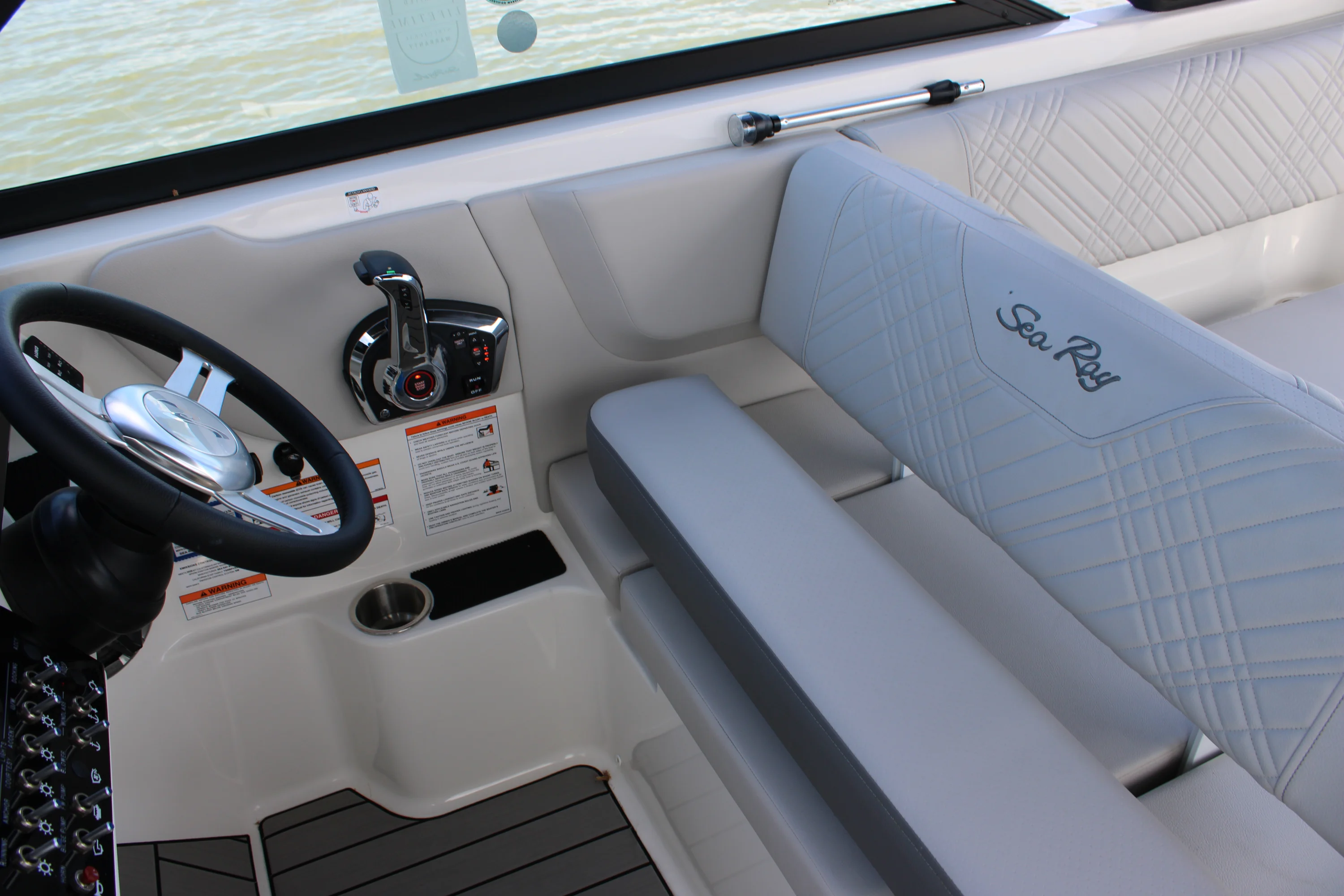 2026 Sea Ray SDX 270 Outboard Image Thumbnail #18