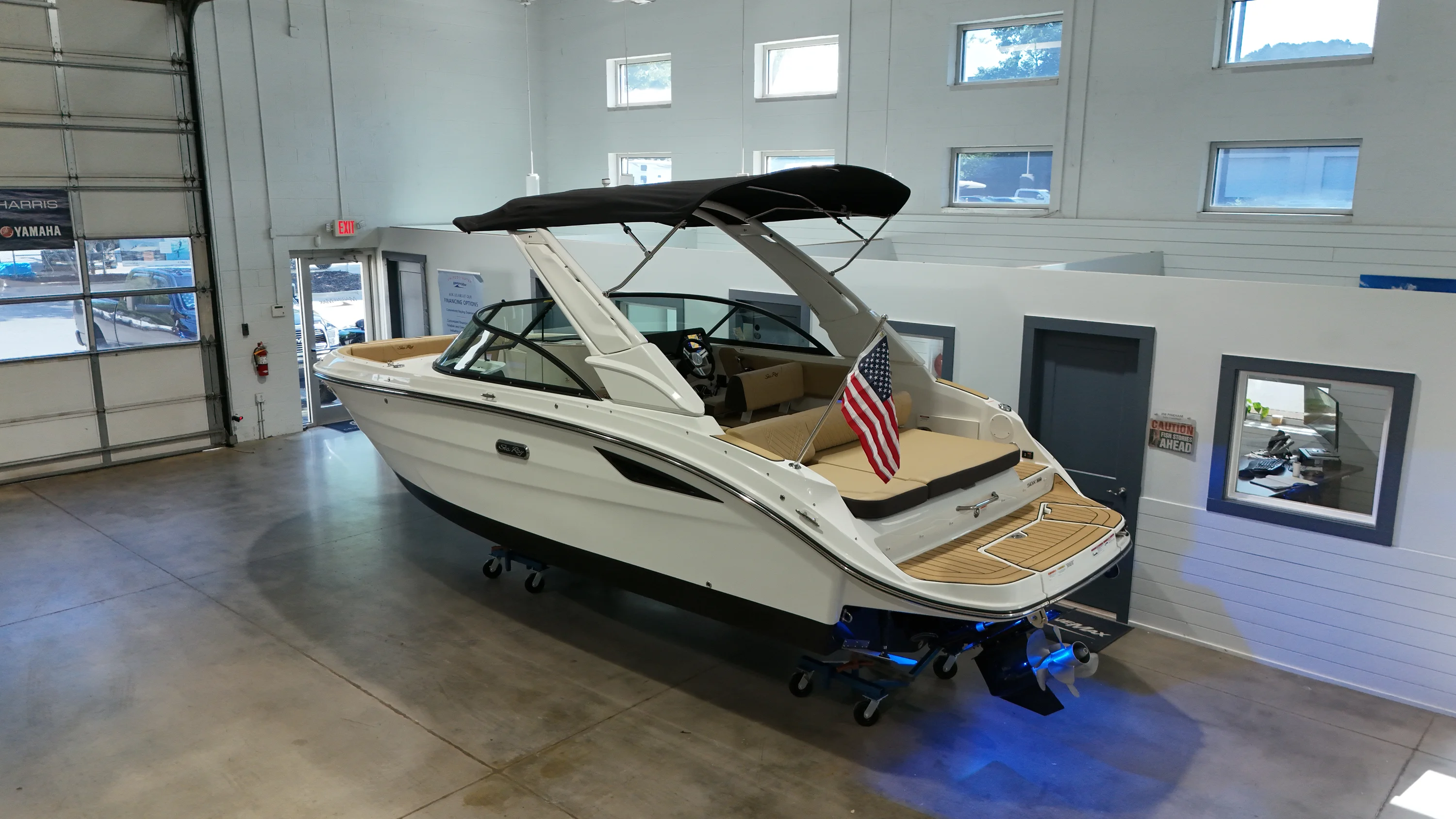 2026 Sea Ray SDX 230 Image Thumbnail #2