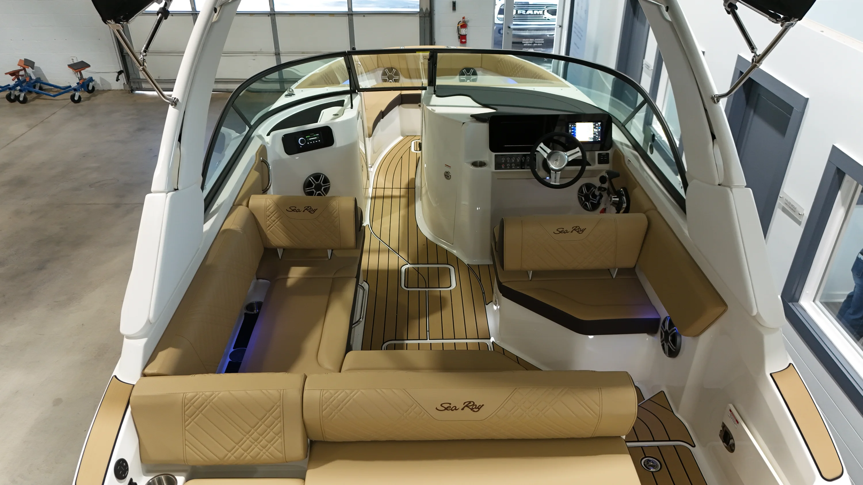2026 Sea Ray SDX 230 Image Thumbnail #6