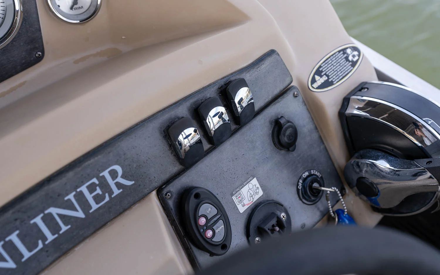 2019 Harris SUNLINER 240 Image Thumbnail #15