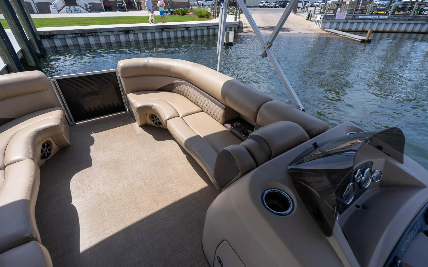 2019 Harris SUNLINER 240 Image Thumbnail #8